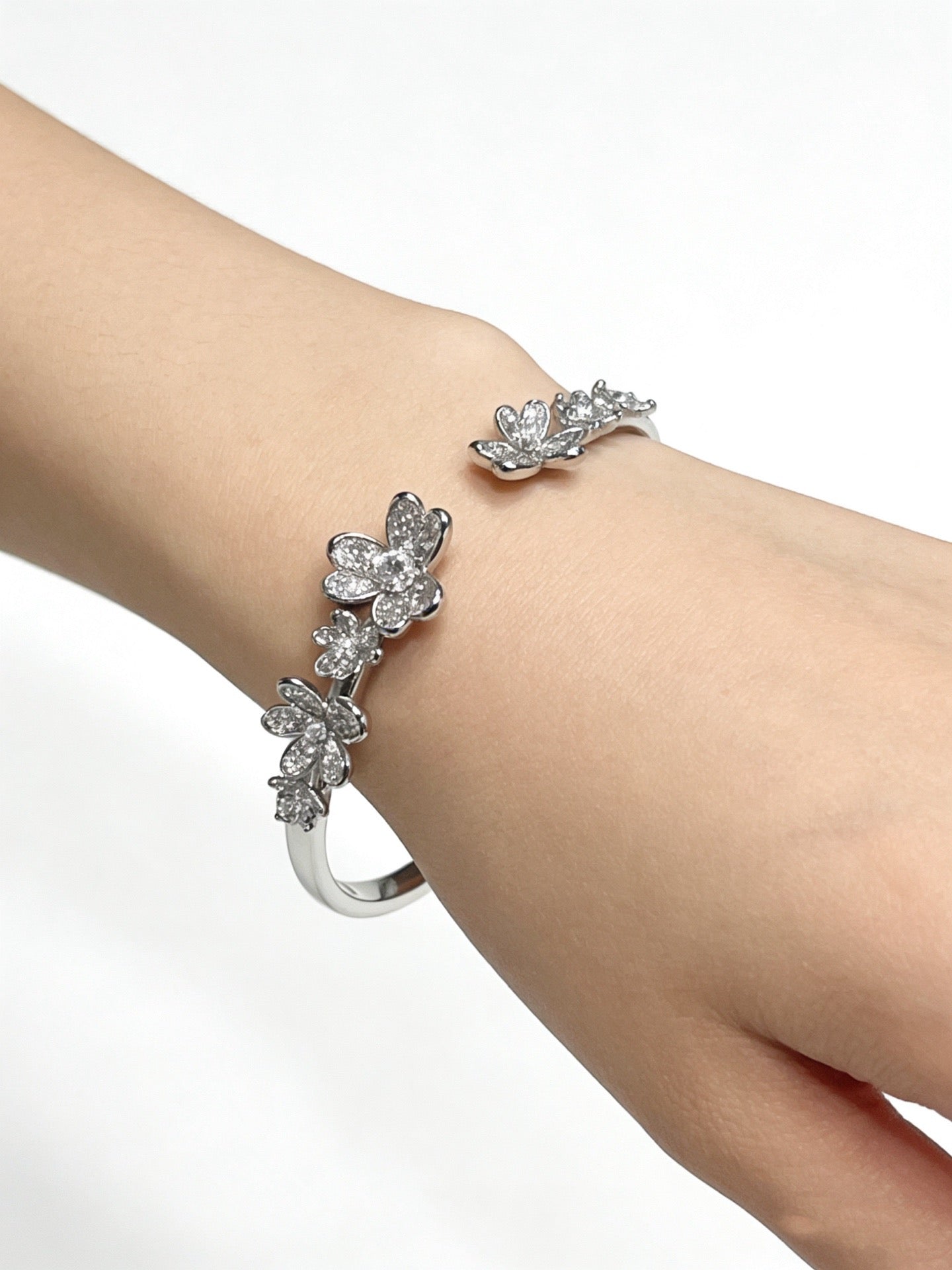 Sculptural Statement Bracelet in Gold-Tone – Design 135 detail view