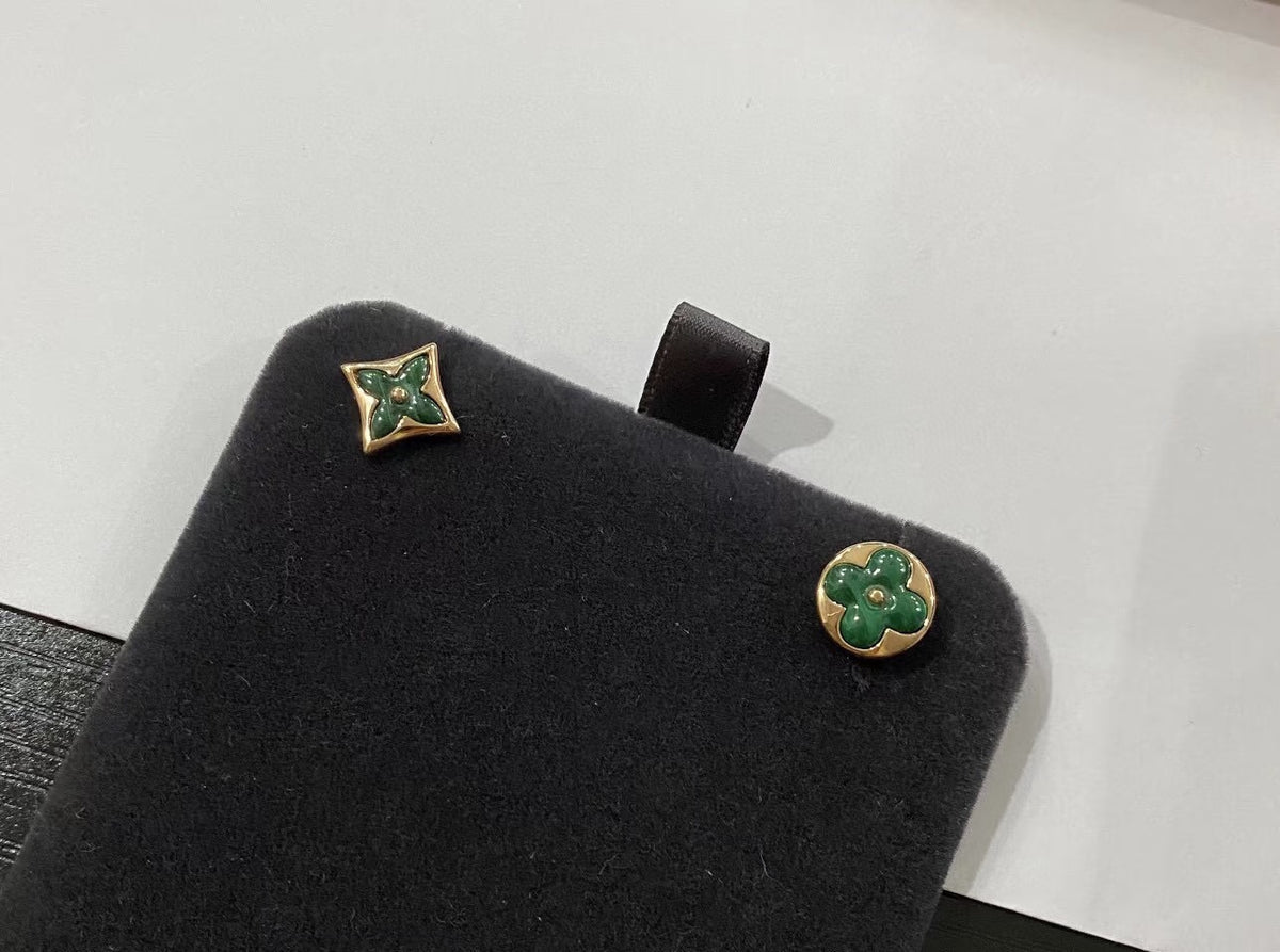 Clover Stud Earrings in Polished Metal-Tone – Clover Detail – Design 014 close-up detail