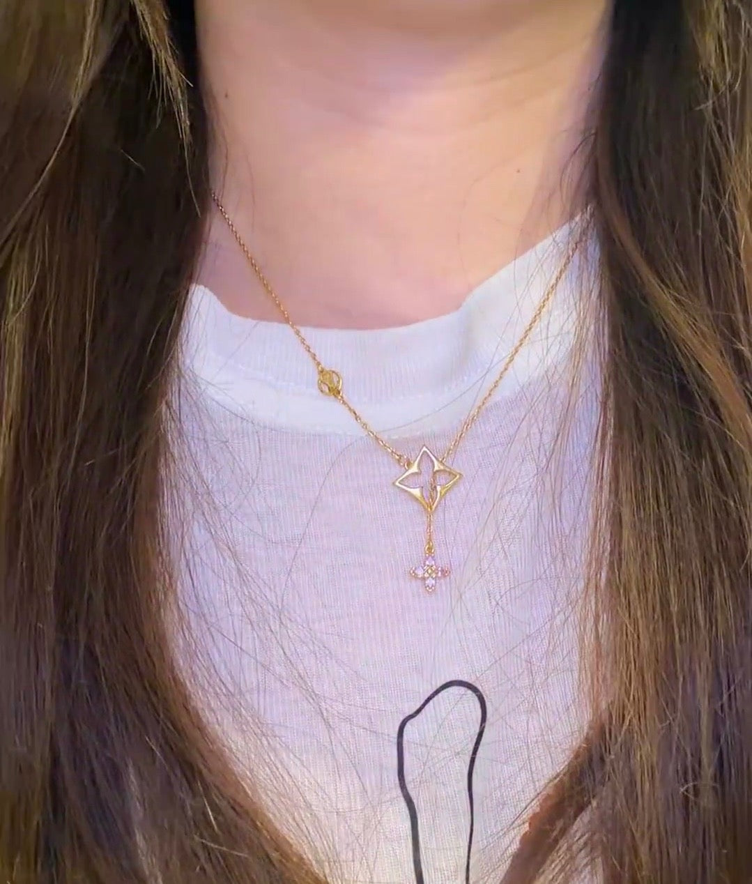 Clover Pendant Necklace in Gold-Tone – Clover Detail – Design 003 front product view