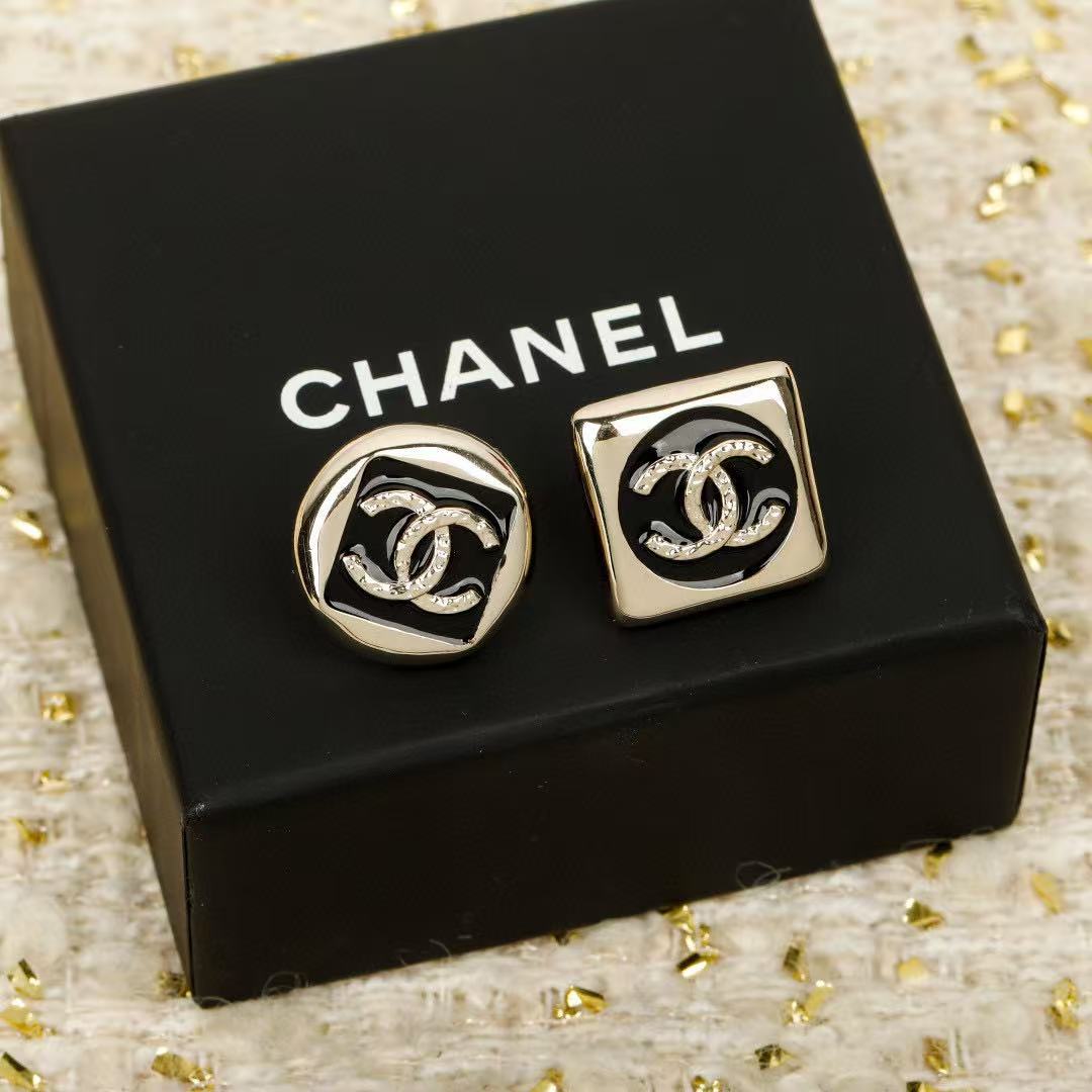 Double-C Emblem Stud Earrings in Polished Metal-Tone – Design 020 main product view