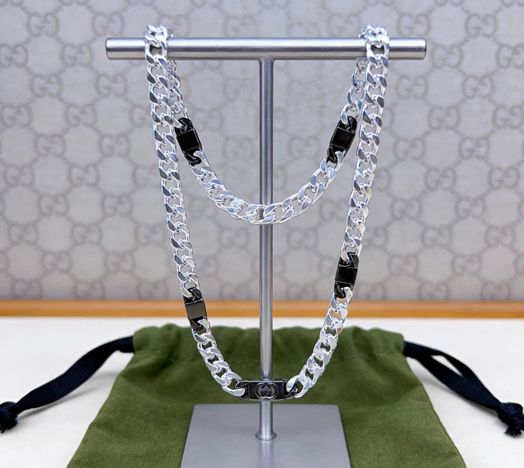 Double-G Emblem Pendant Necklace in Polished Metal-Tone – Design 060 detail view