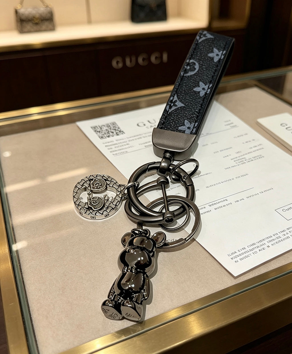 Double-G Emblem Keychain in Polished Metal-Tone – Design 051 side detail