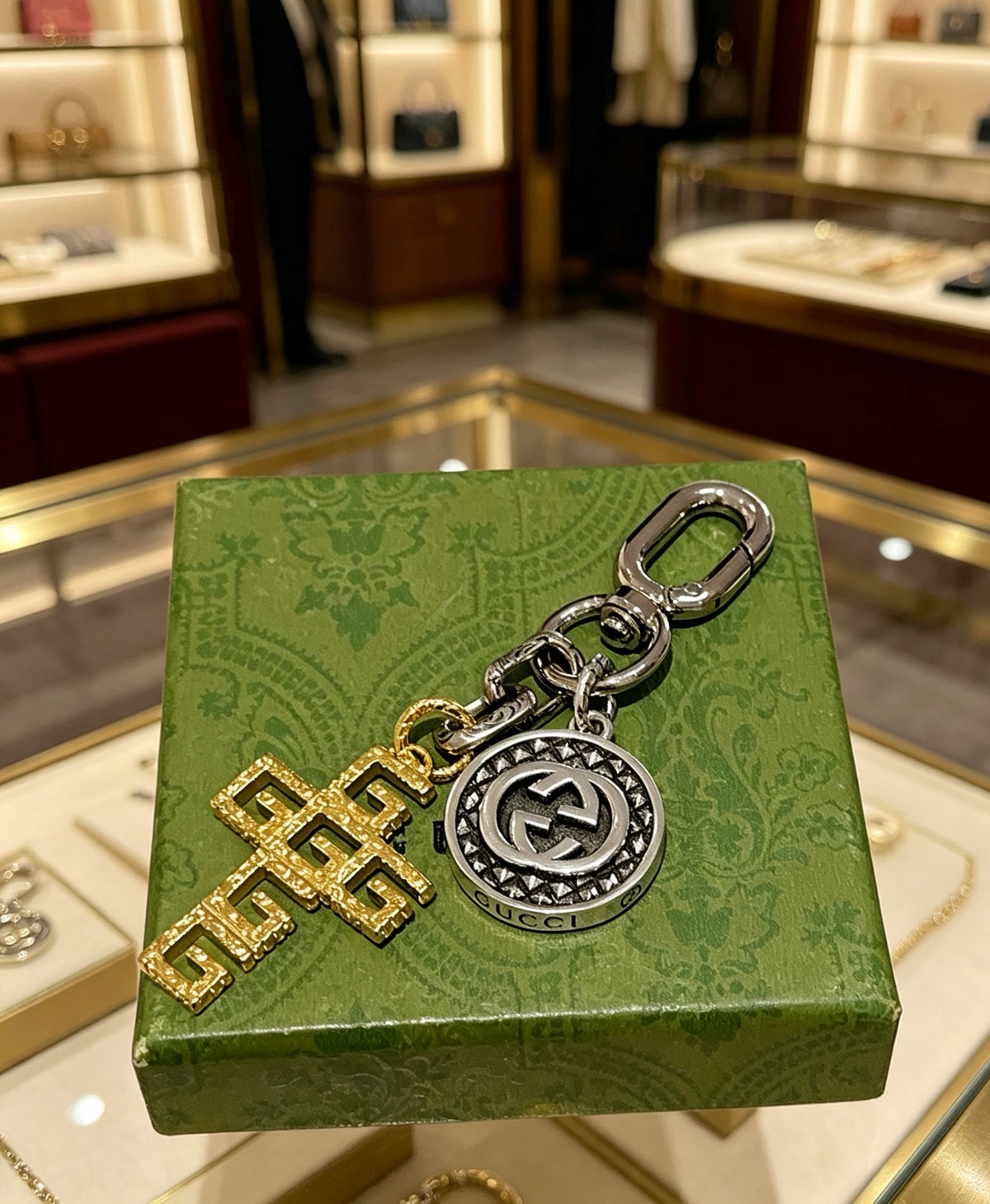Double-G Emblem Keychain in Polished Metal-Tone – Design 012 front product view