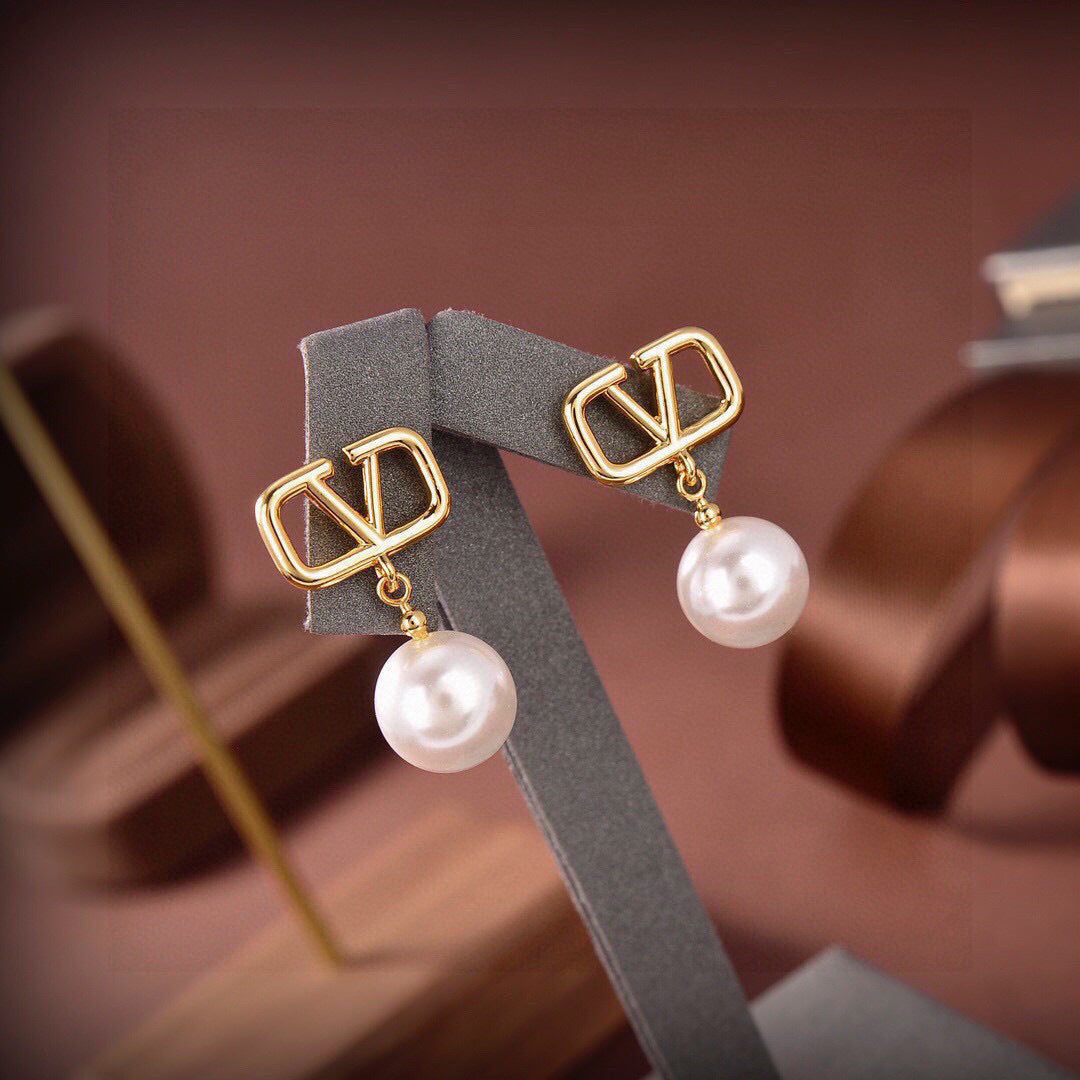 Signature Emblem Stud Earrings in Gold-Tone – Design 20 side detail