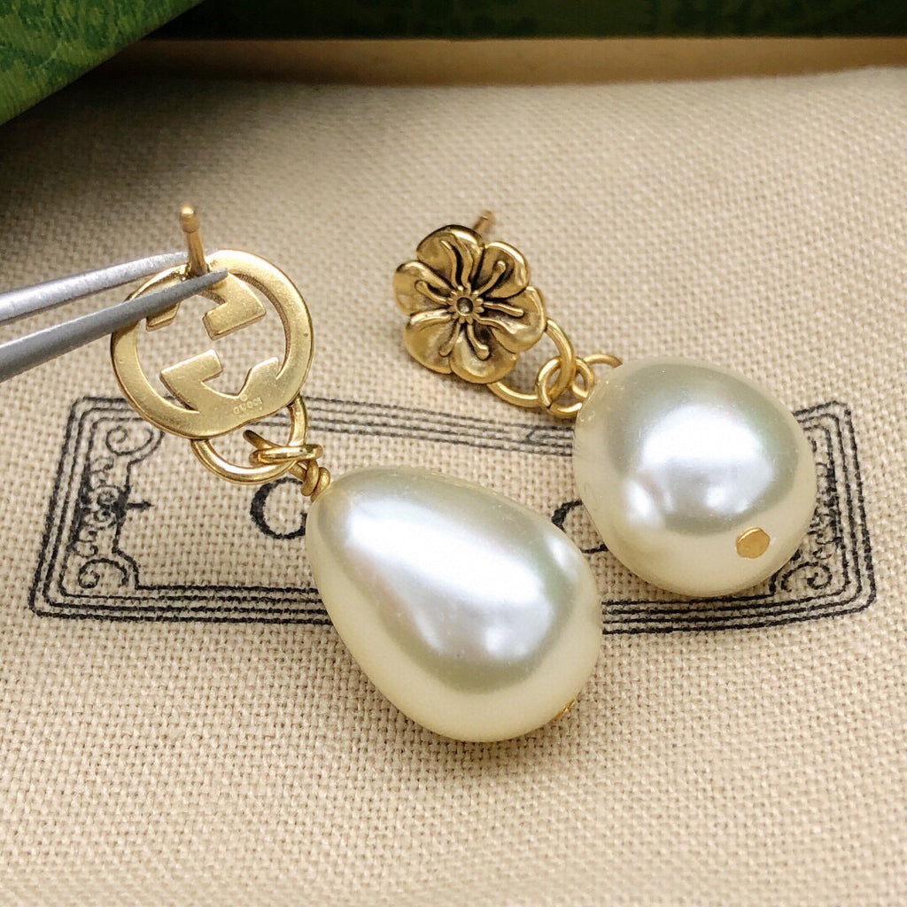 Double-G Emblem Statement Earrings in Polished Metal-Tone – Design 002 side detail