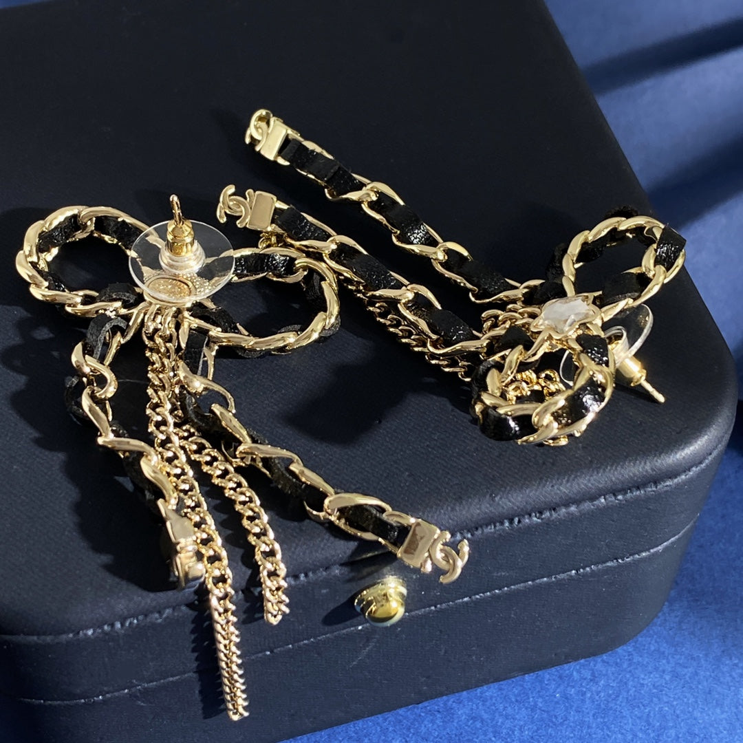 Star Stud Earrings in Gold-Tone – Star Detail – Design 007 detail view