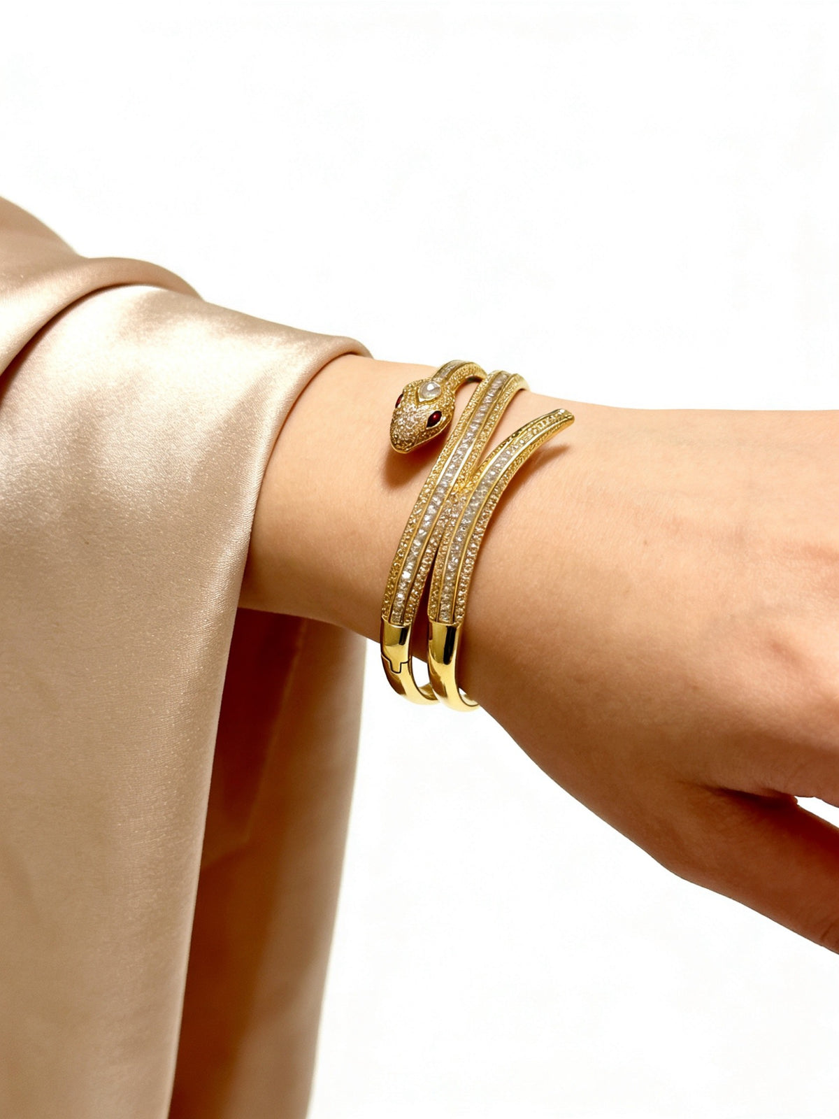 Sculptural Statement Bracelet in Gold-Tone – Design 147 close-up detail
