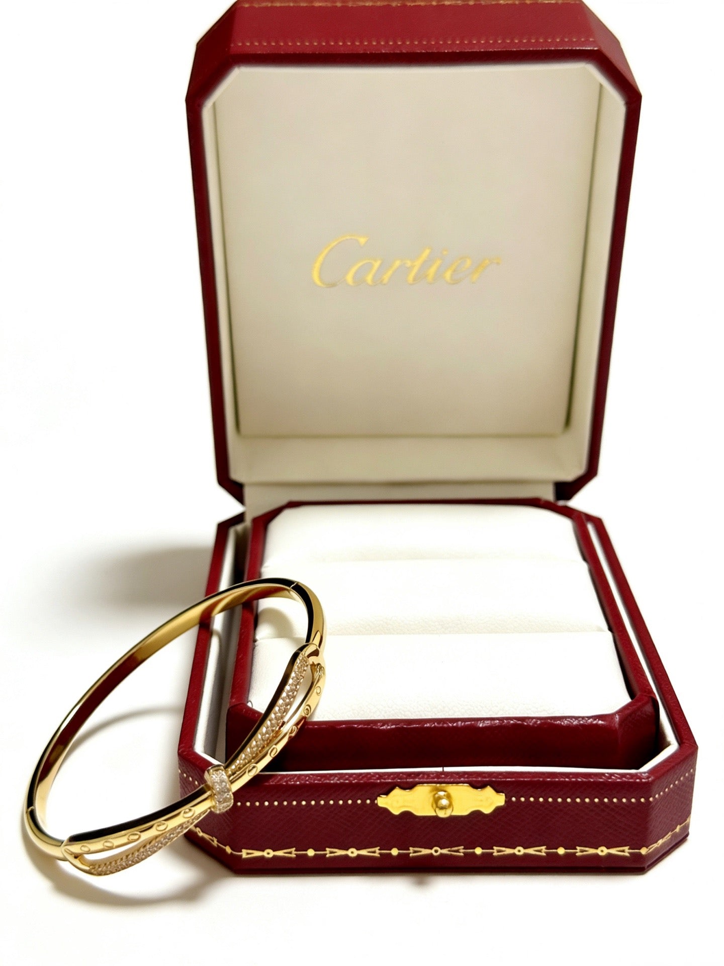 Sculptural Statement Bracelet in Gold-Tone – Design 143 detail view