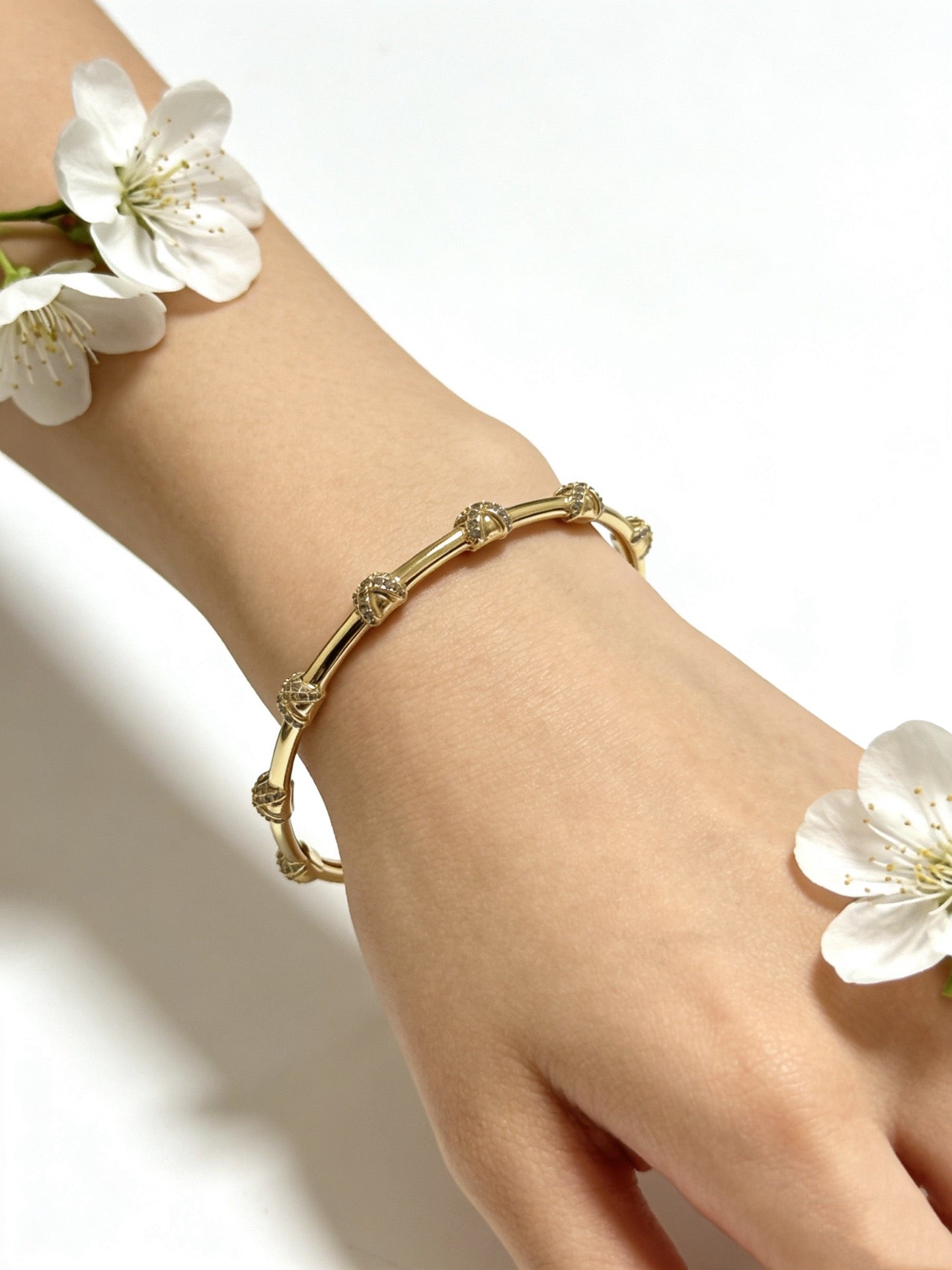 Sculptural Statement Bracelet in Gold-Tone – Design 142 detail view