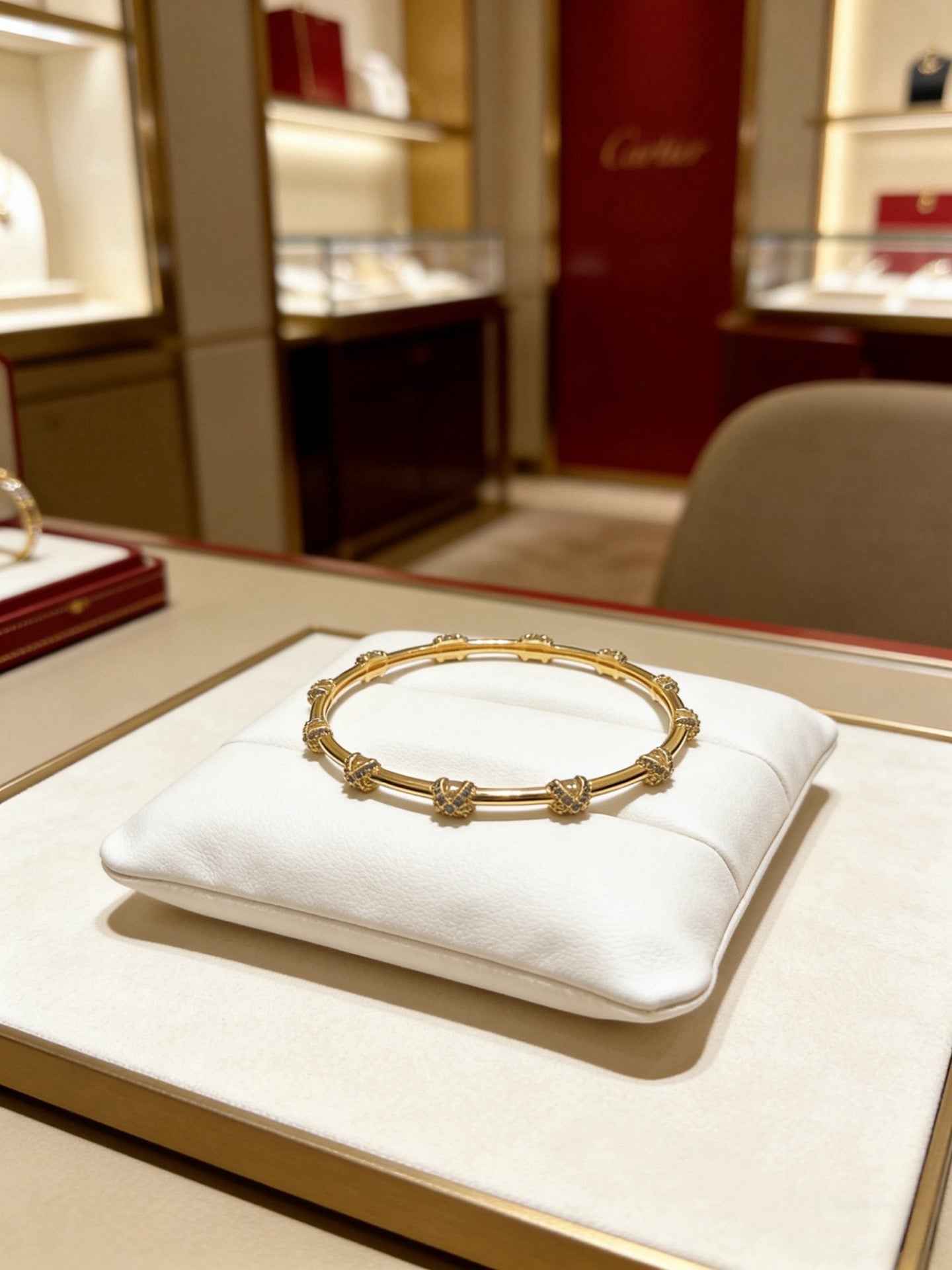Sculptural Statement Bracelet in Gold-Tone – Design 142 close-up detail