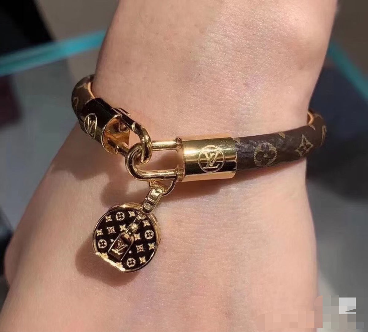 Bag Motif Bangle in Gold-Tone – Bag Detail – Design 002 main product view