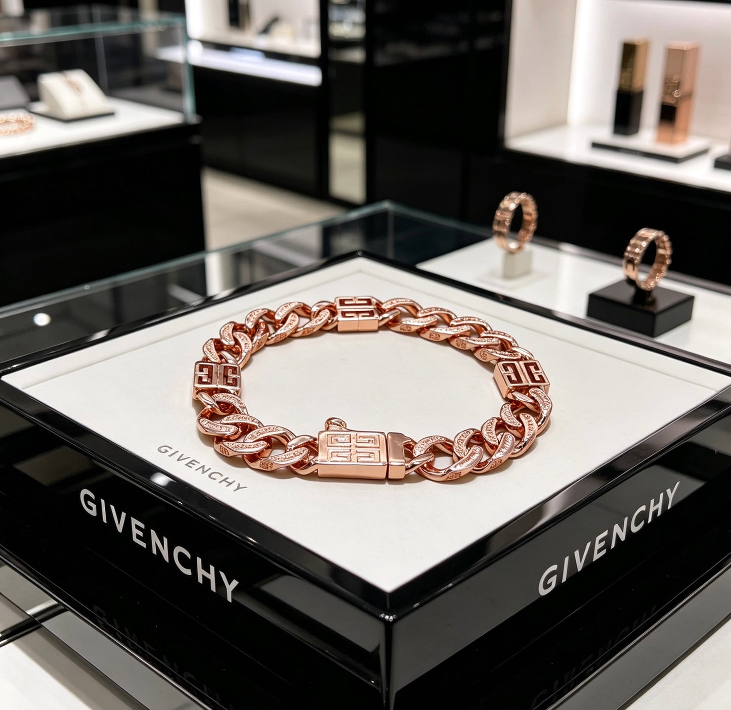 4G Emblem Emblem Bracelet – Design 12 styled detail