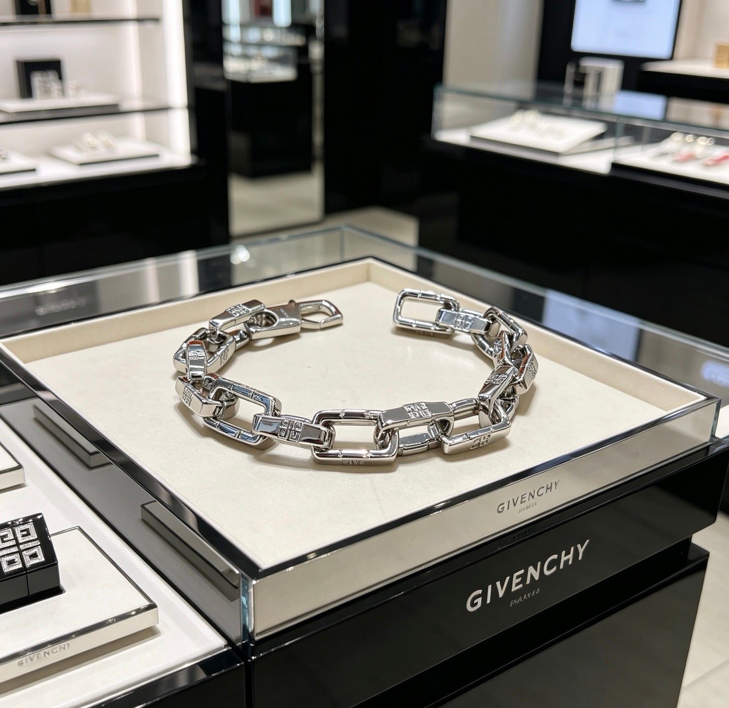 4G Emblem Emblem Bracelet – Design 11 main product view