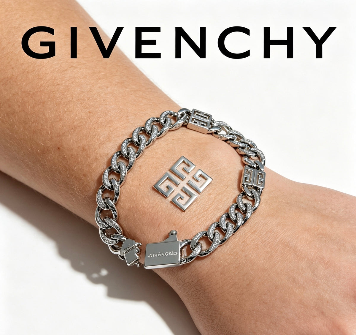 4G Emblem Emblem Bracelet – Design 09 close-up view