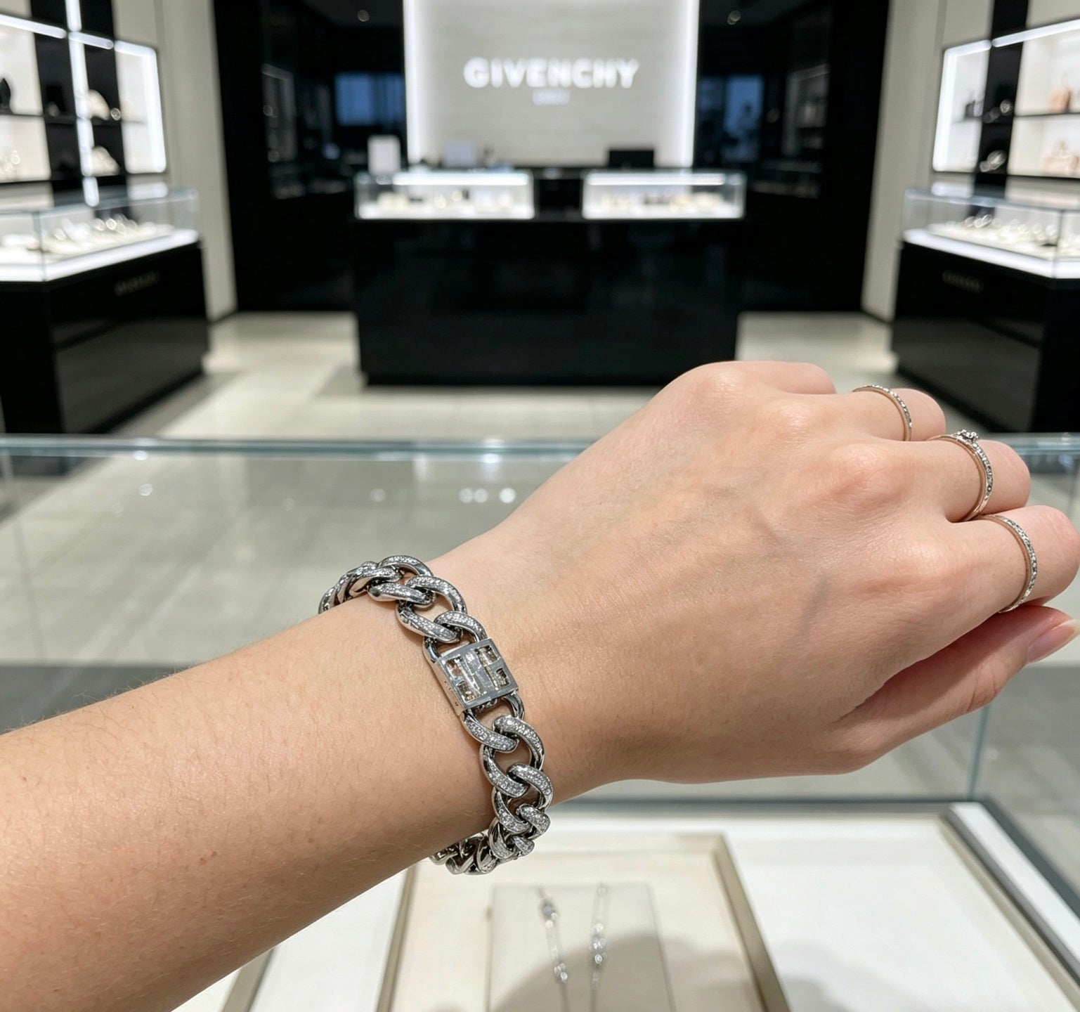 4G Emblem Emblem Bracelet – Design 03 styled detail