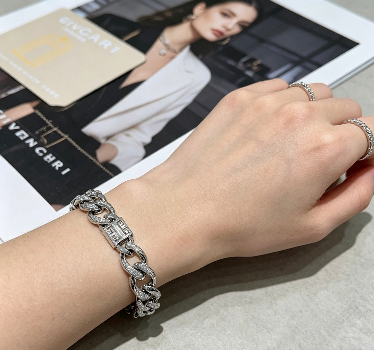 4G Emblem Emblem Bracelet – Design 09 detail view