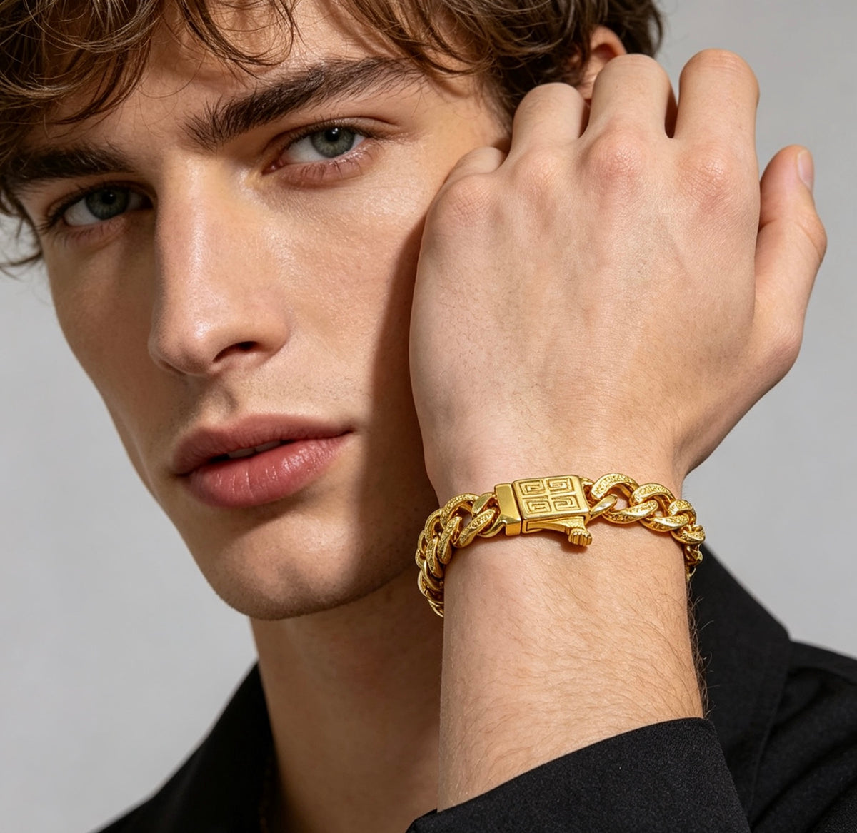 4G Emblem Emblem Bracelet – Design 02 styled detail