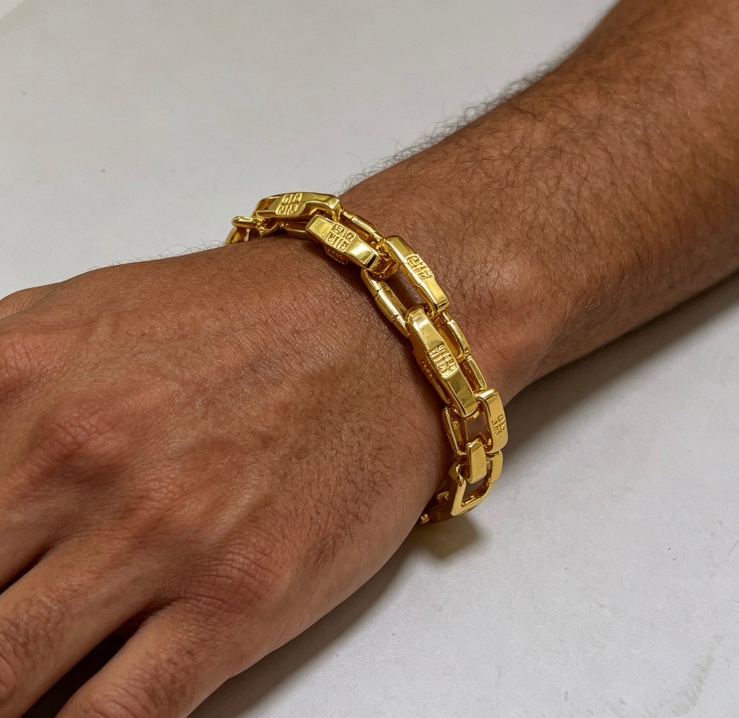 4G Emblem Emblem Bracelet – Design 01 styled detail