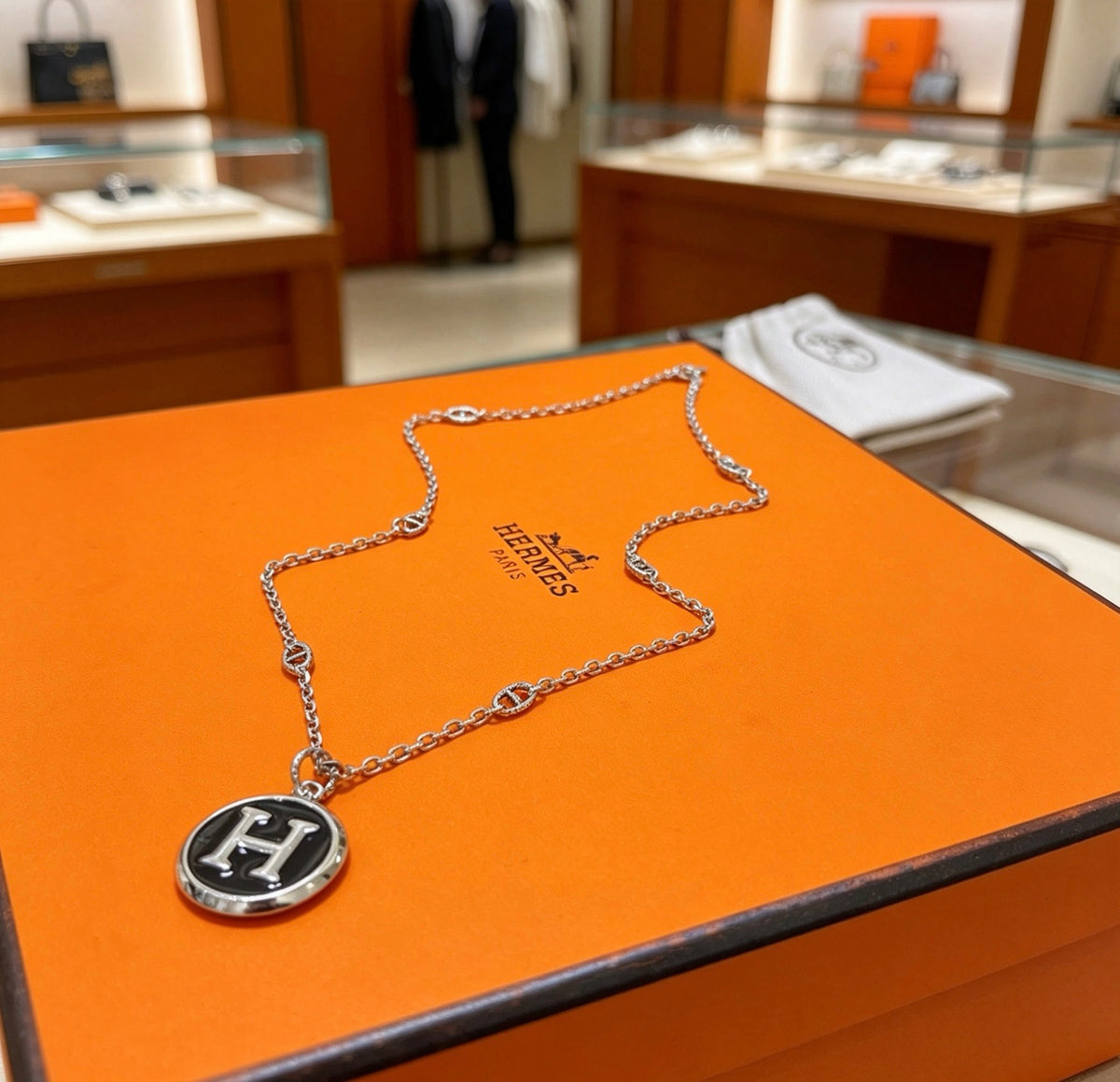 Toggle Pendant Necklace in Polished Metal-Tone – Toggle Detail – Design 026 side detail