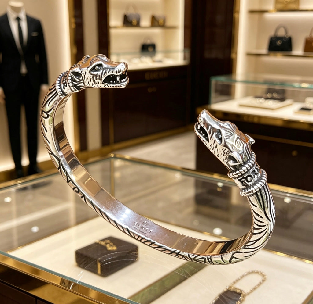 Double-G Emblem Bangle in Polished Metal-Tone – Design 015 detail view