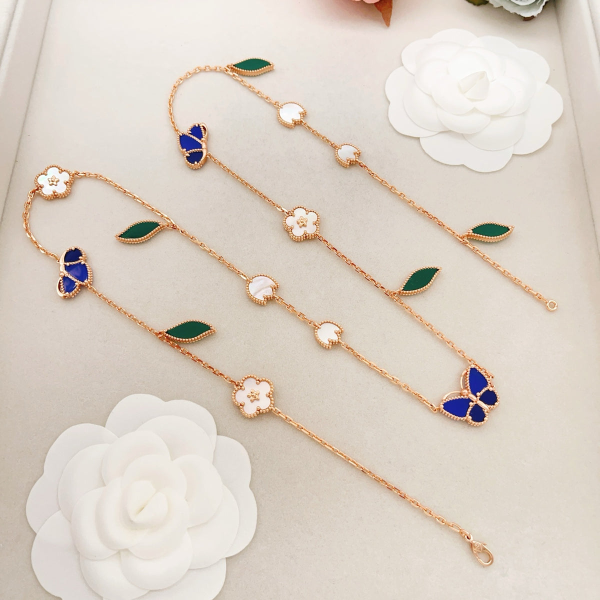 Butterfly Pendant Necklace in Rose-Gold-Tone – Rose Gold – Design 02 detail view