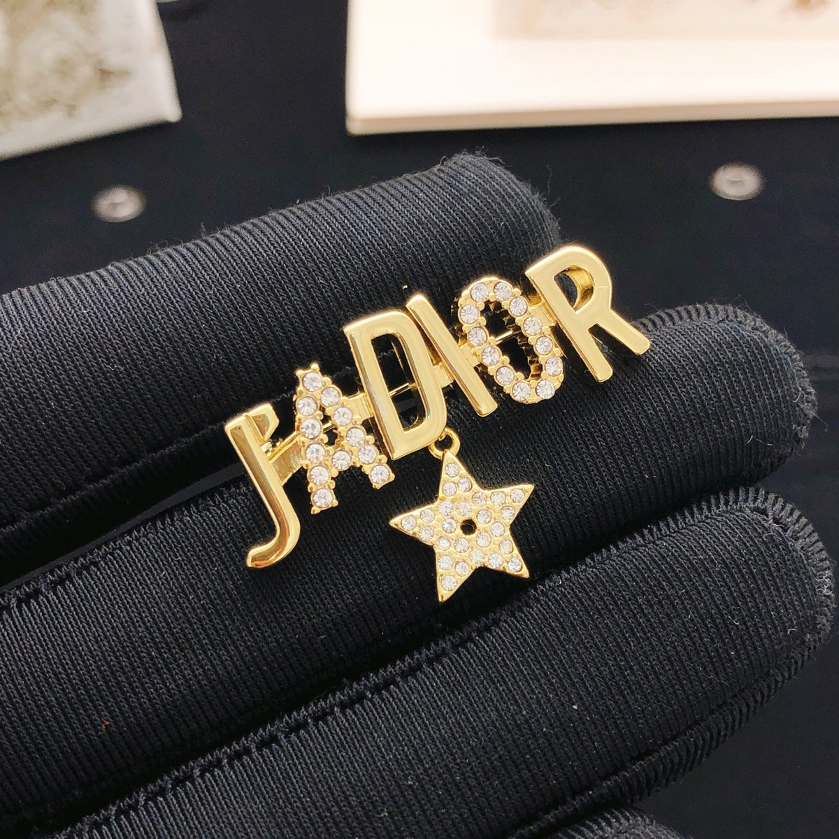 Star Motif Brooch Pin in Polished Metal-Tone – Design 006 front view