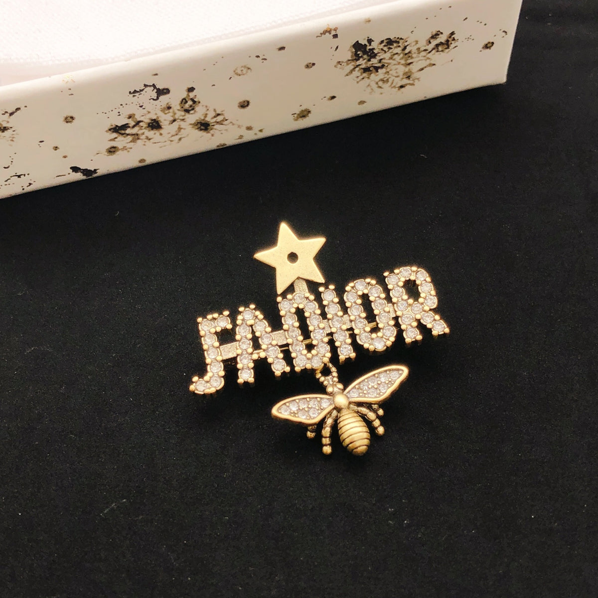 Star Motif Brooch Pin in Polished Metal-Tone – Design 005 front view