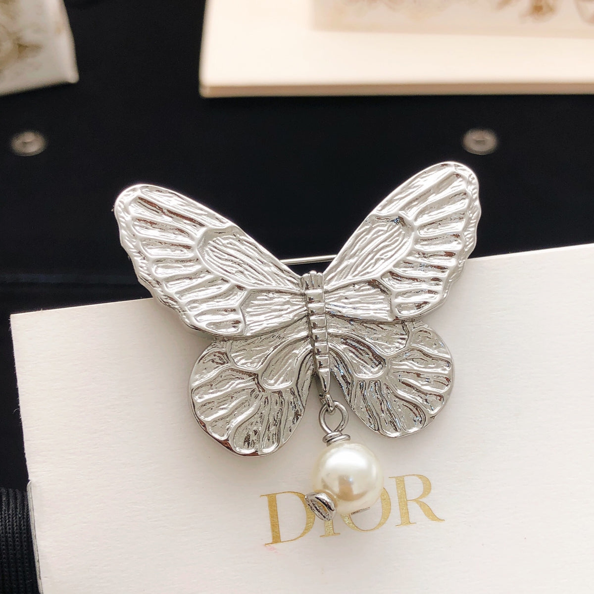 Bow & Butterfly Motif Brooch Pin in Polished Metal-Tone – Design 002 detail view