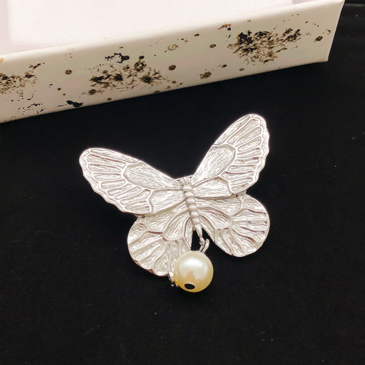 Bow & Butterfly Motif Brooch Pin in Polished Metal-Tone – Design 002 main product view