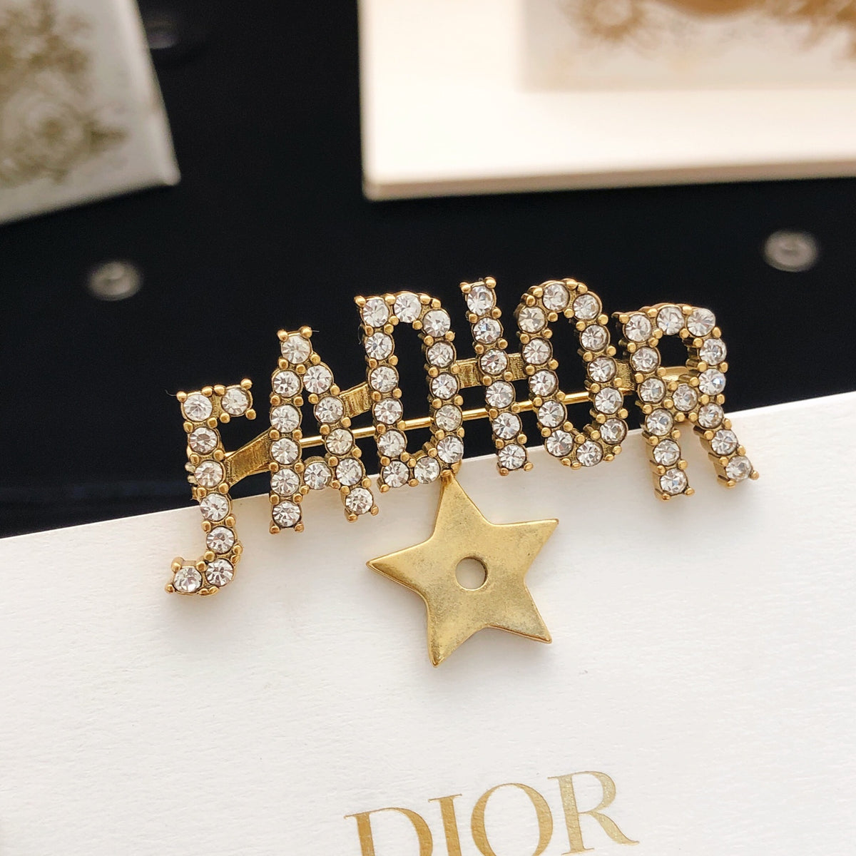 Star Motif Brooch Pin in Polished Metal-Tone – Design 004 main product view