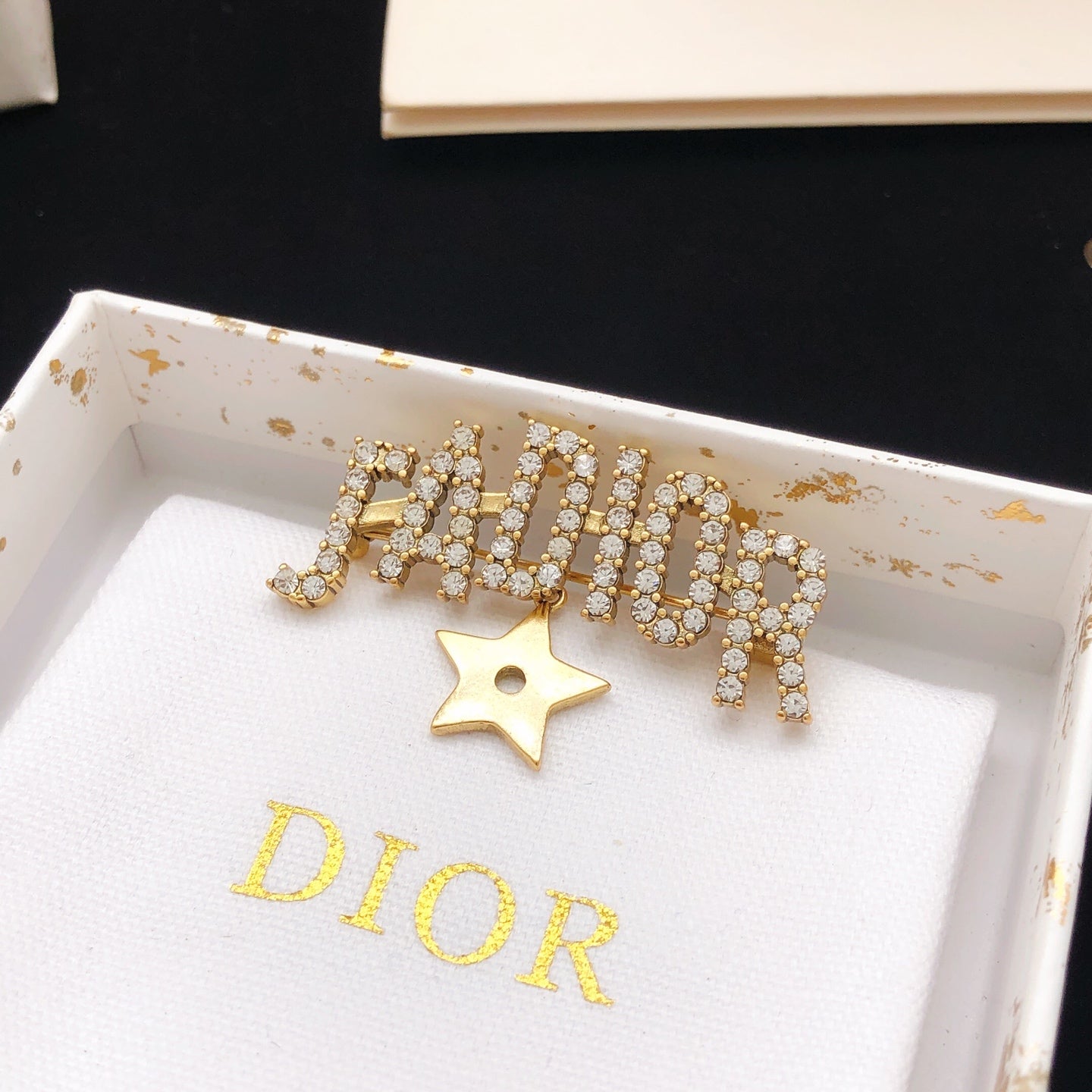 Star Motif Brooch Pin in Polished Metal-Tone – Design 004 close-up detail