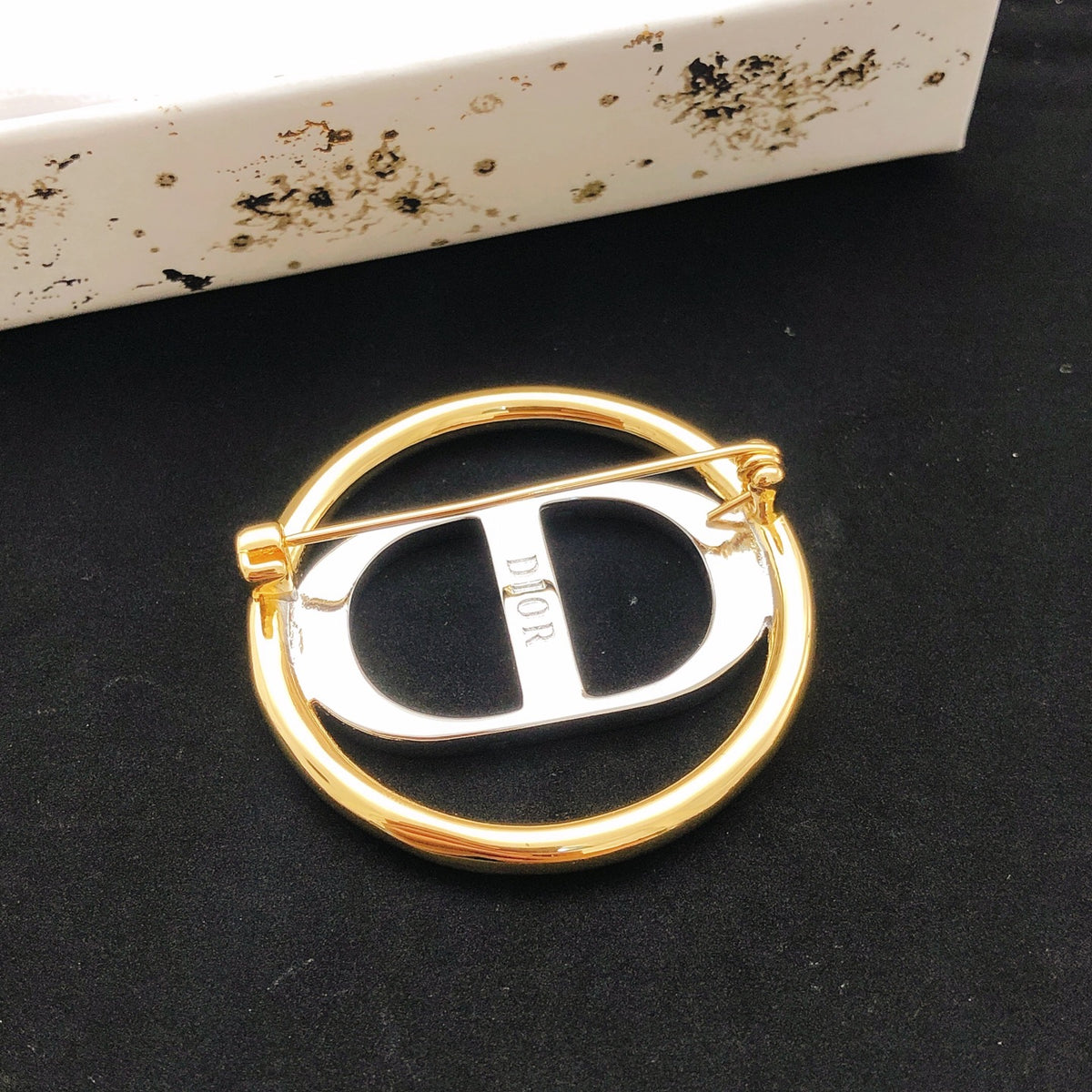 Sculptural Jewelry Accessory in Silver-Tone – Design 001 detail view