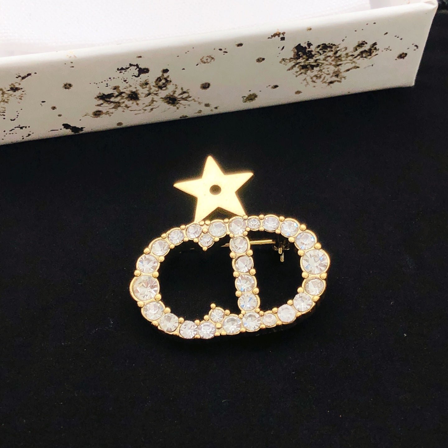 Star Motif Brooch Pin in Polished Metal-Tone – Design 003 front view