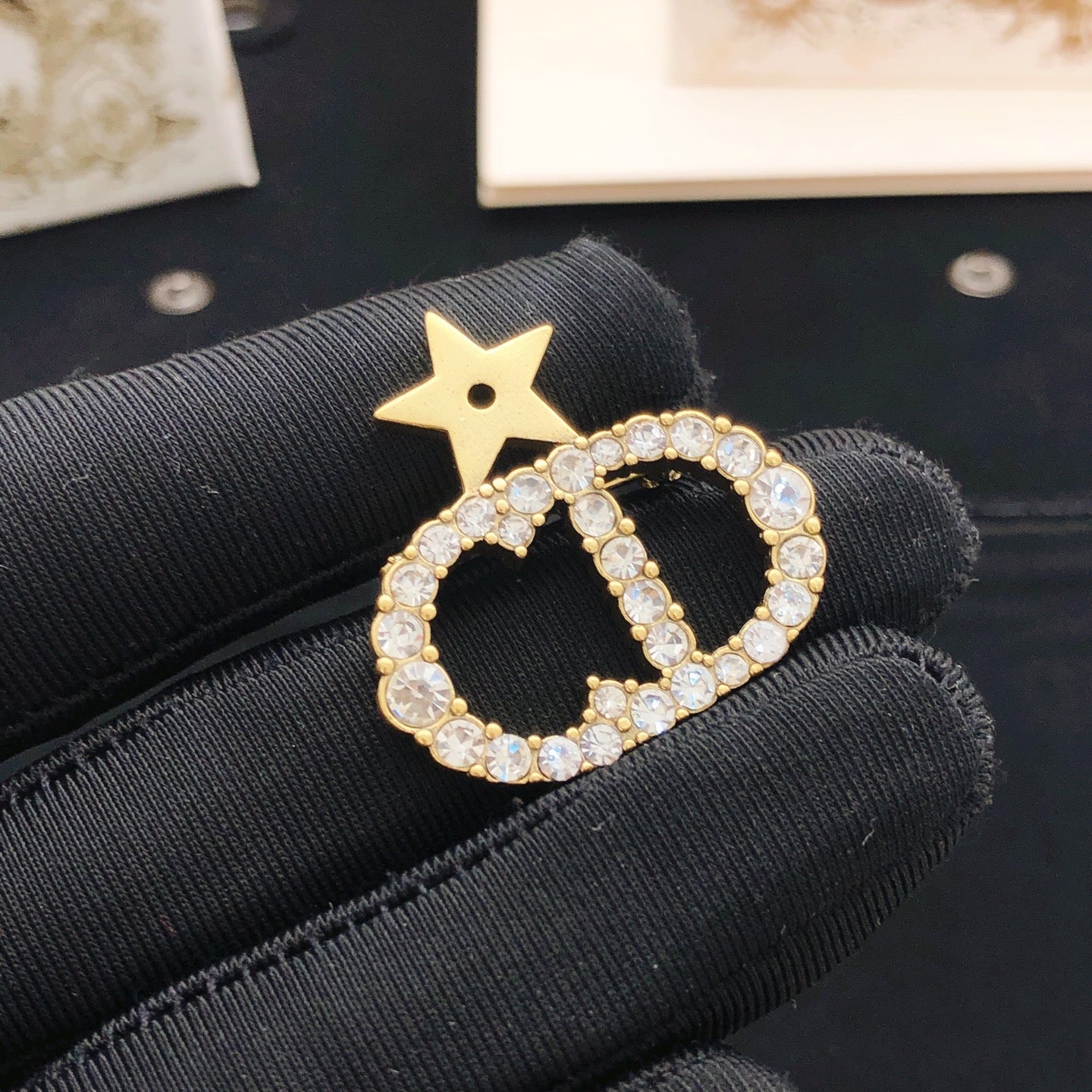 Star Motif Brooch Pin in Polished Metal-Tone – Design 003 side detail