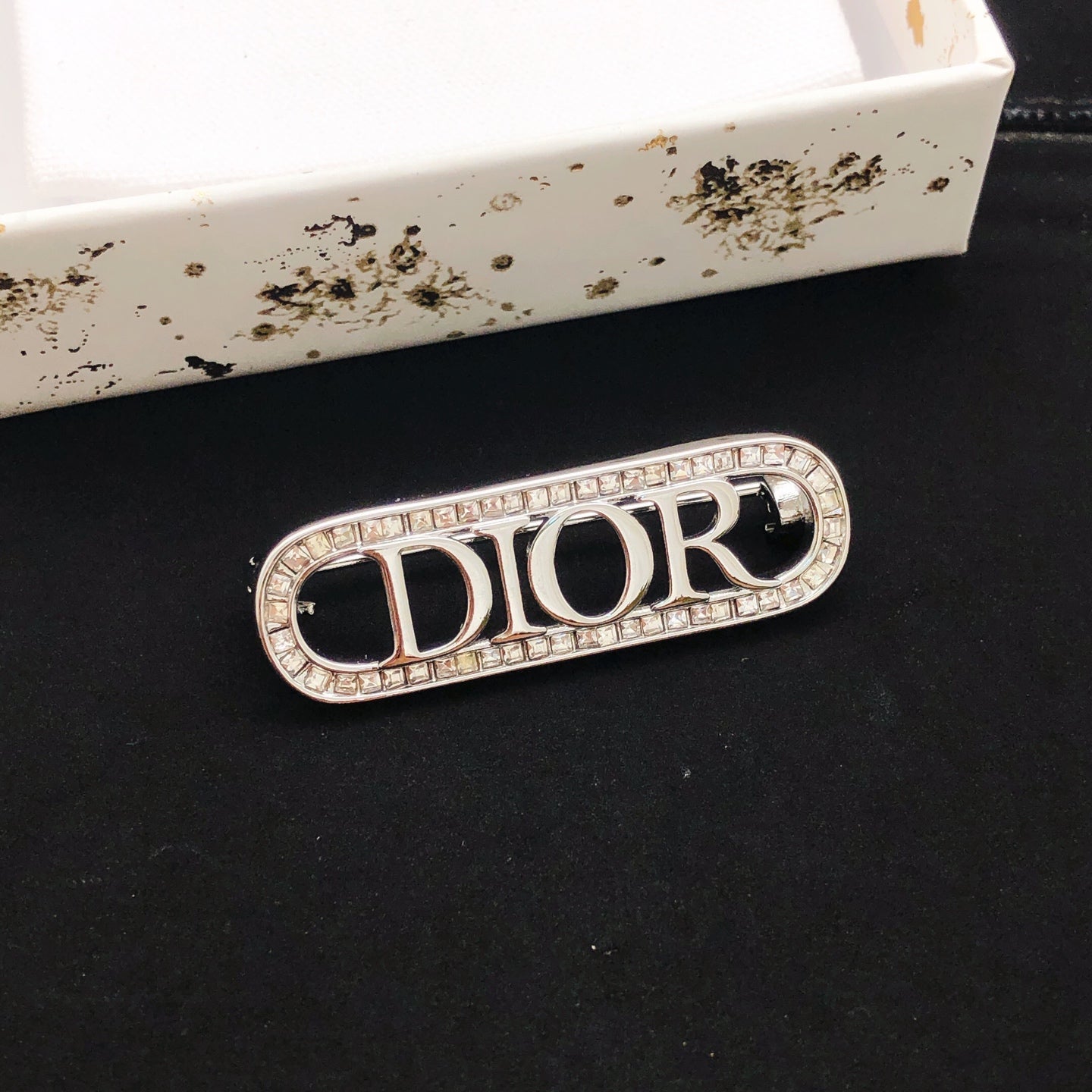Graphic Letter Motif Brooch Pin in Polished Metal-Tone – Design 009 detail view