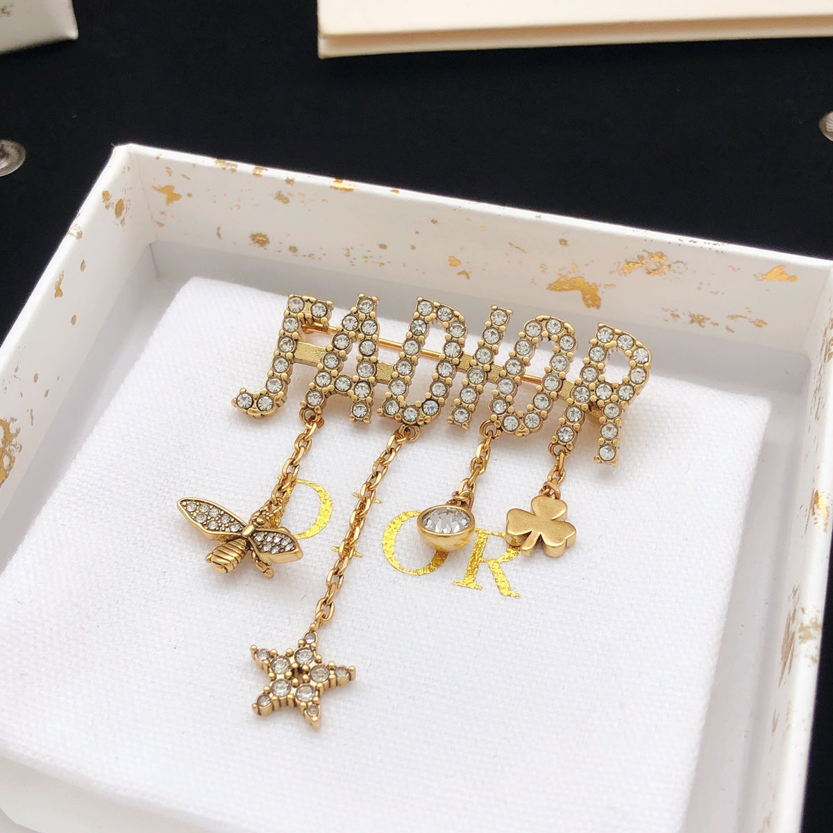 Star Motif Brooch Pin in Polished Metal-Tone – Design 002 main product view