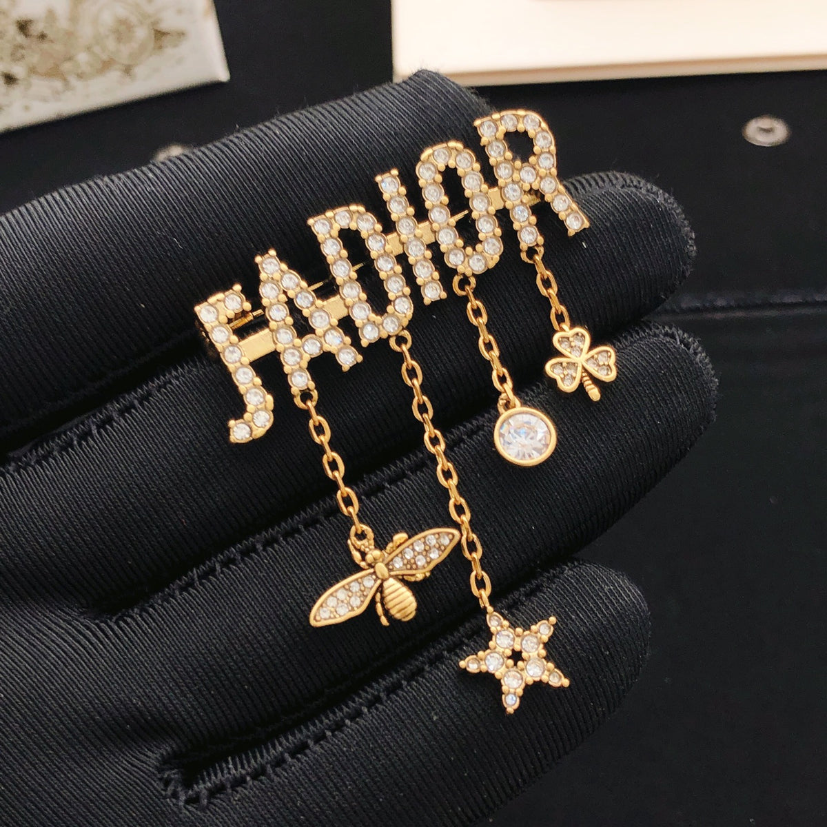 Star Motif Brooch Pin in Polished Metal-Tone – Design 002 side detail