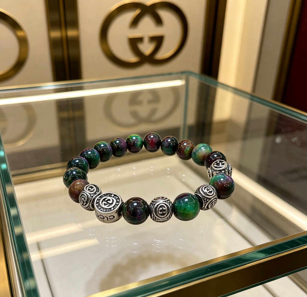 Double-G Emblem Beaded Bracelet in Polished Metal-Tone – Agate Detail – Design 022 close-up detail