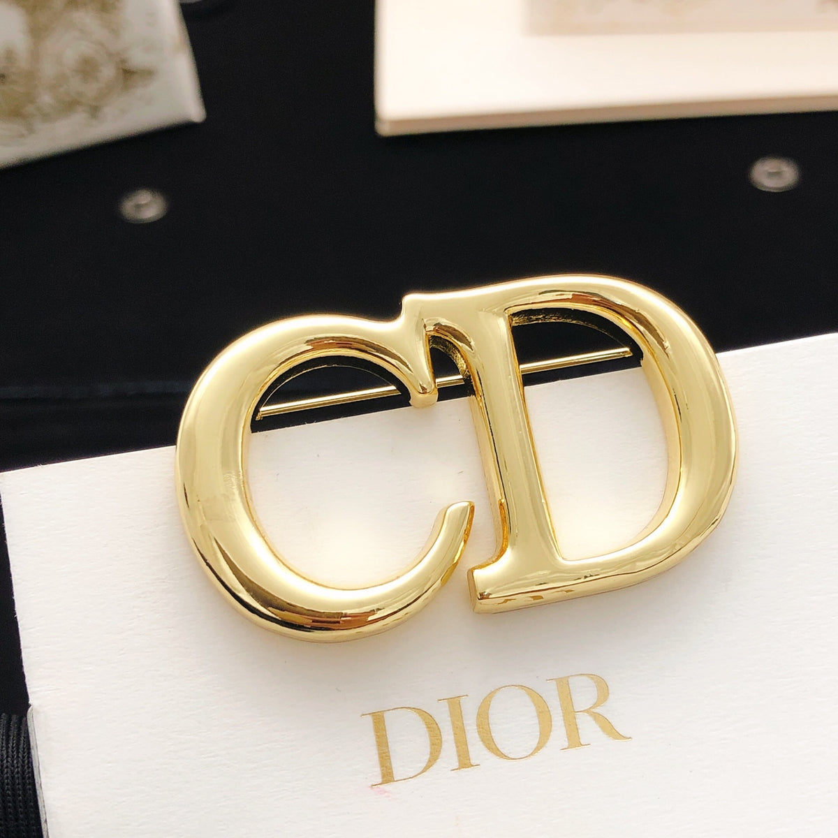 Graphic Letter Motif Brooch Pin in Polished Metal-Tone – Design 006 side detail