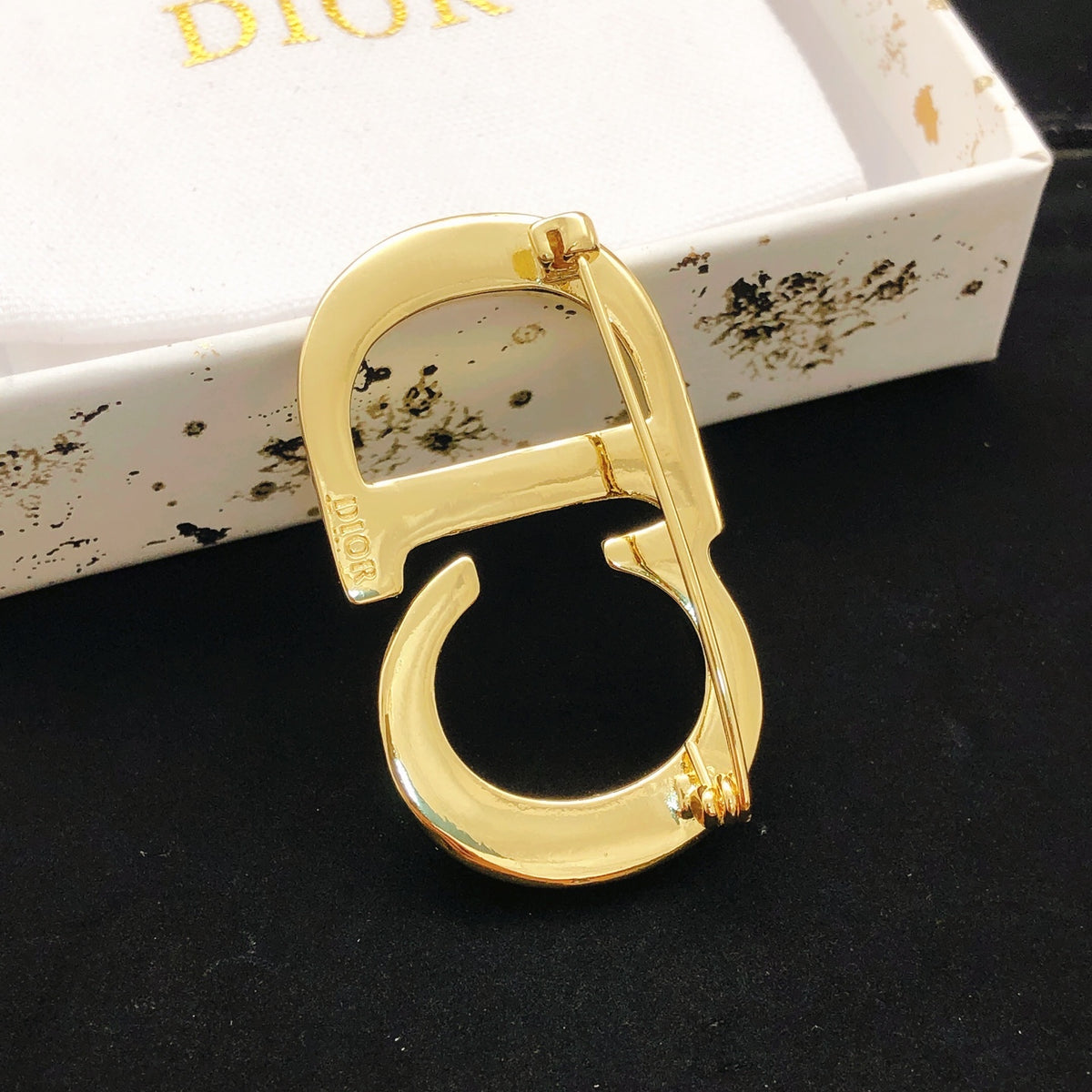 Graphic Letter Motif Brooch Pin in Polished Metal-Tone – Design 006 front view