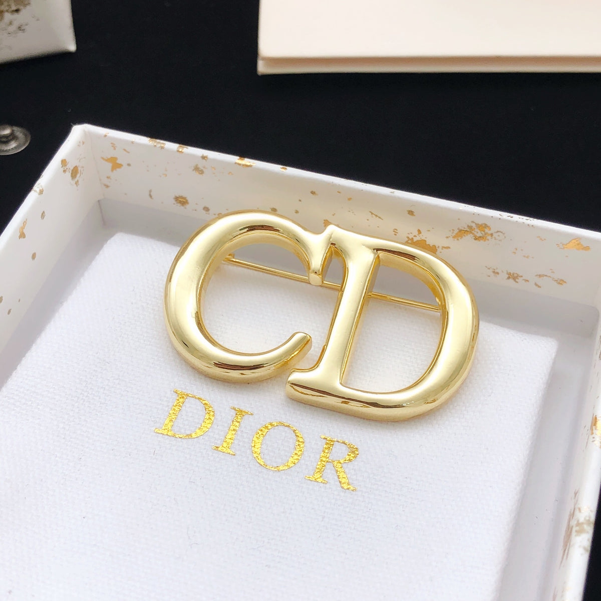 Graphic Letter Motif Brooch Pin in Polished Metal-Tone – Design 006 detail view