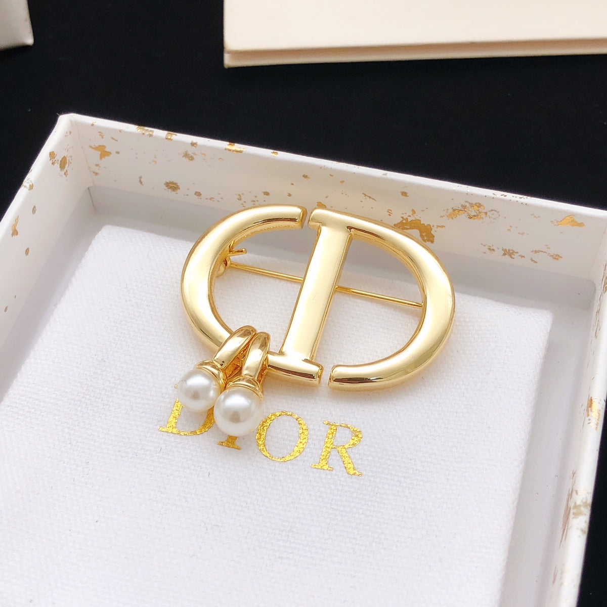 Sculptural Brooch Pin in Polished Metal-Tone – Design 013 front view