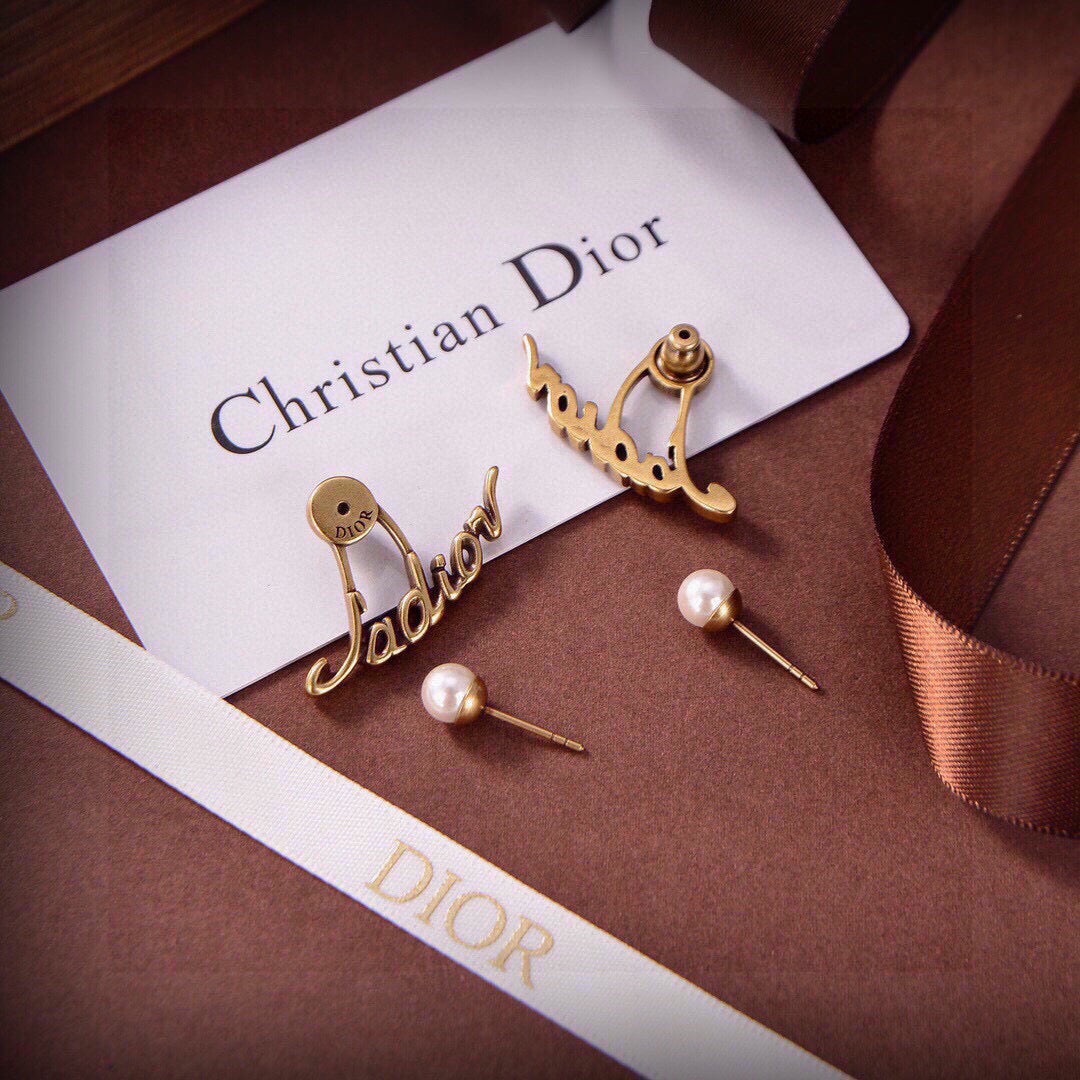 Graphic Letter Motif Stud Earrings in Polished Metal-Tone – Design 004 close-up detail