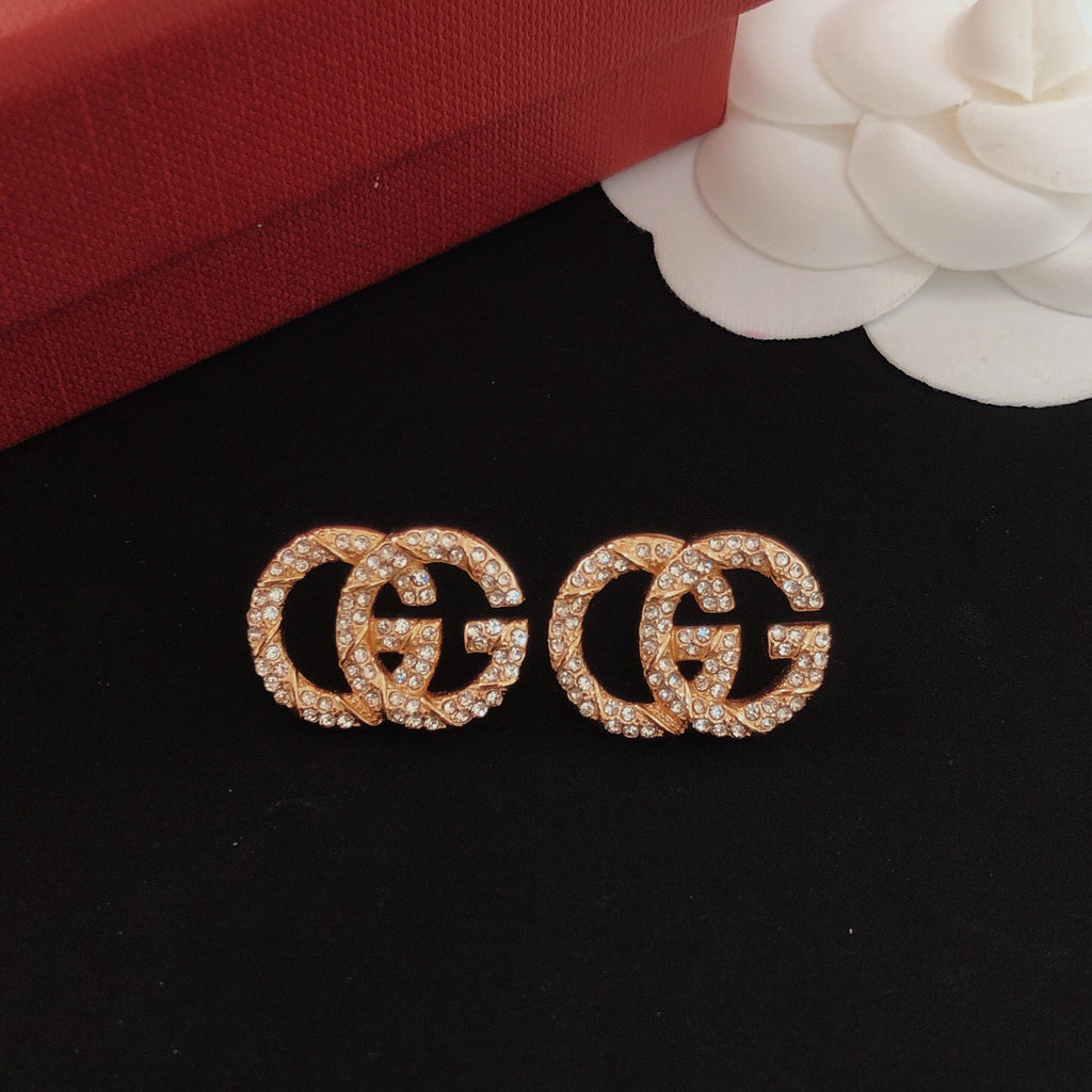 Floral Stud Earrings in Gold-Tone – Red Detail close-up detail