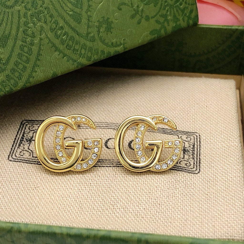 Double-G Emblem Stud Earrings in Polished Metal-Tone – Design 018 side detail