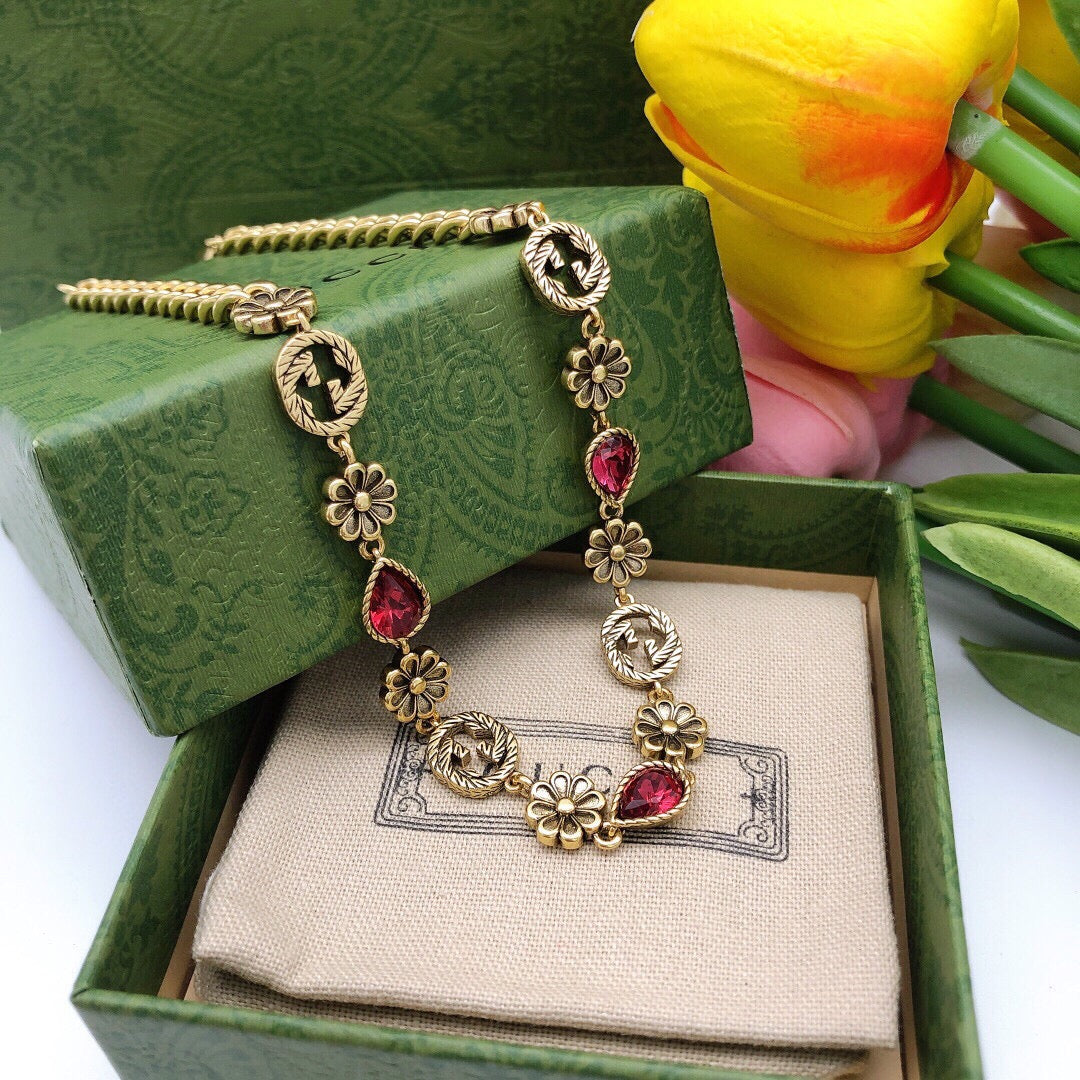 Double-G Emblem Pendant Necklace in Polished Metal-Tone – Design 084 side detail