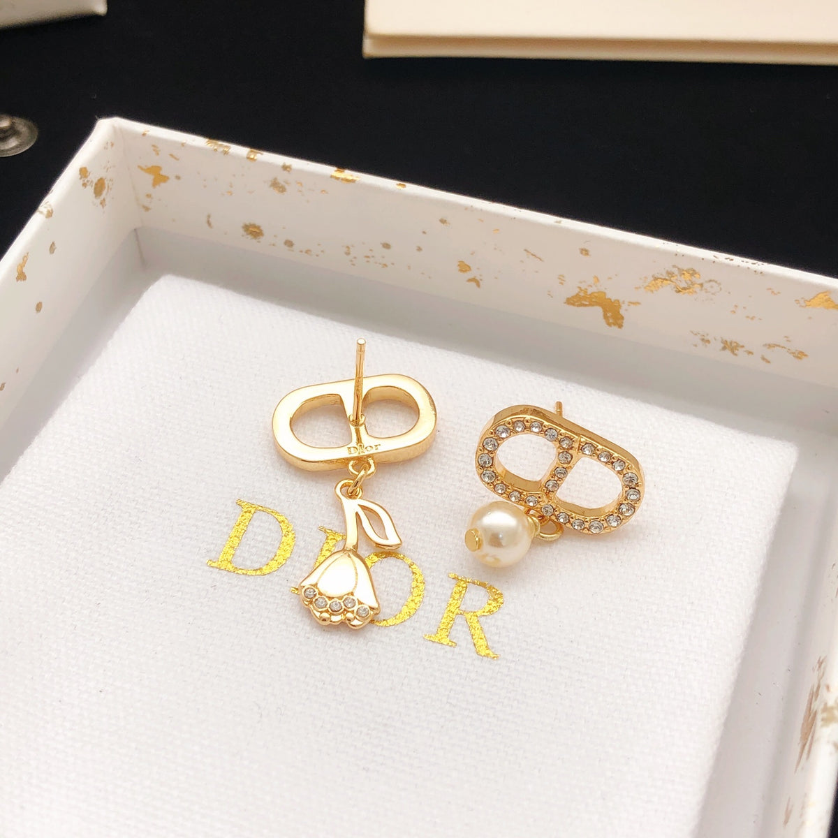 Pearl-Style Motif Stud Earrings in Polished Metal-Tone with Pearl-Style Detail – Design 012 close-up detail