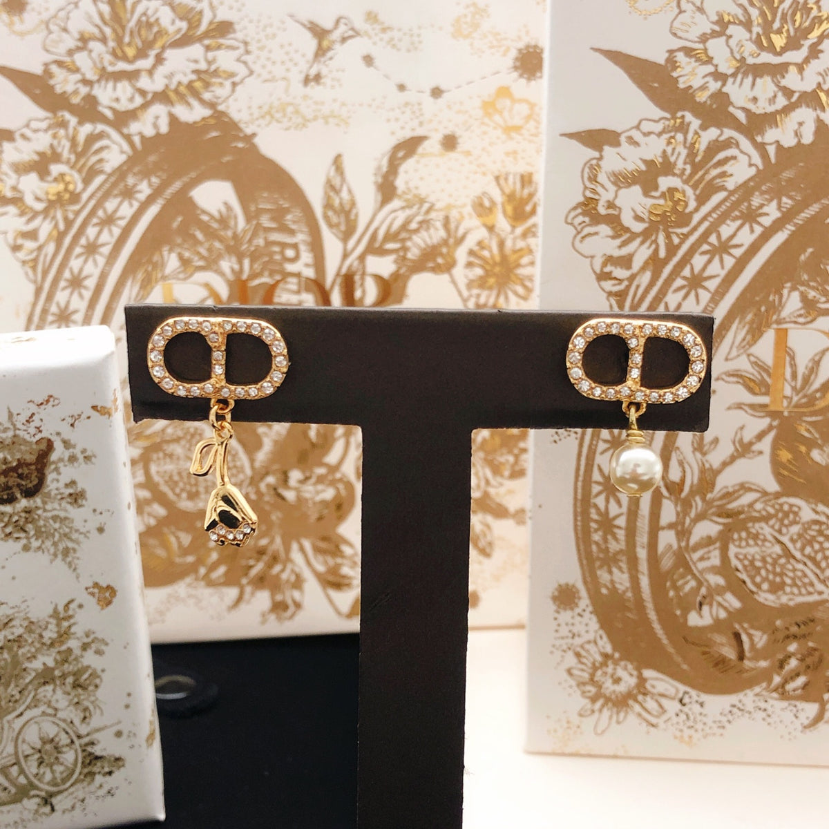 Pearl-Style Motif Stud Earrings in Polished Metal-Tone with Pearl-Style Detail – Design 012 main product view