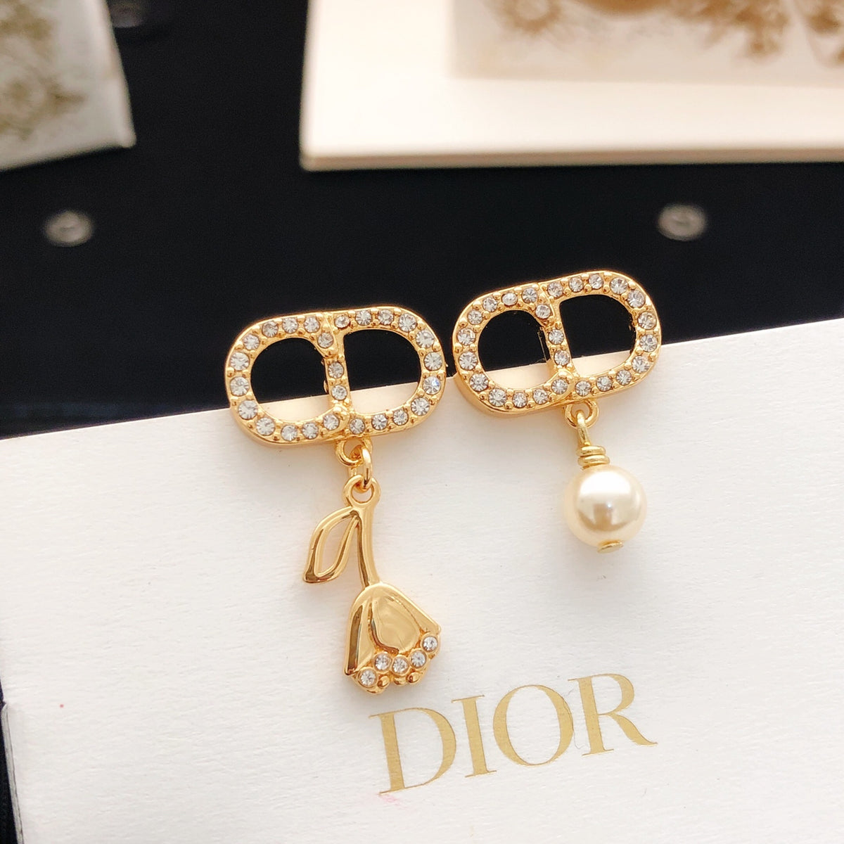 Pearl-Style Motif Stud Earrings in Polished Metal-Tone with Pearl-Style Detail – Design 012 main product view