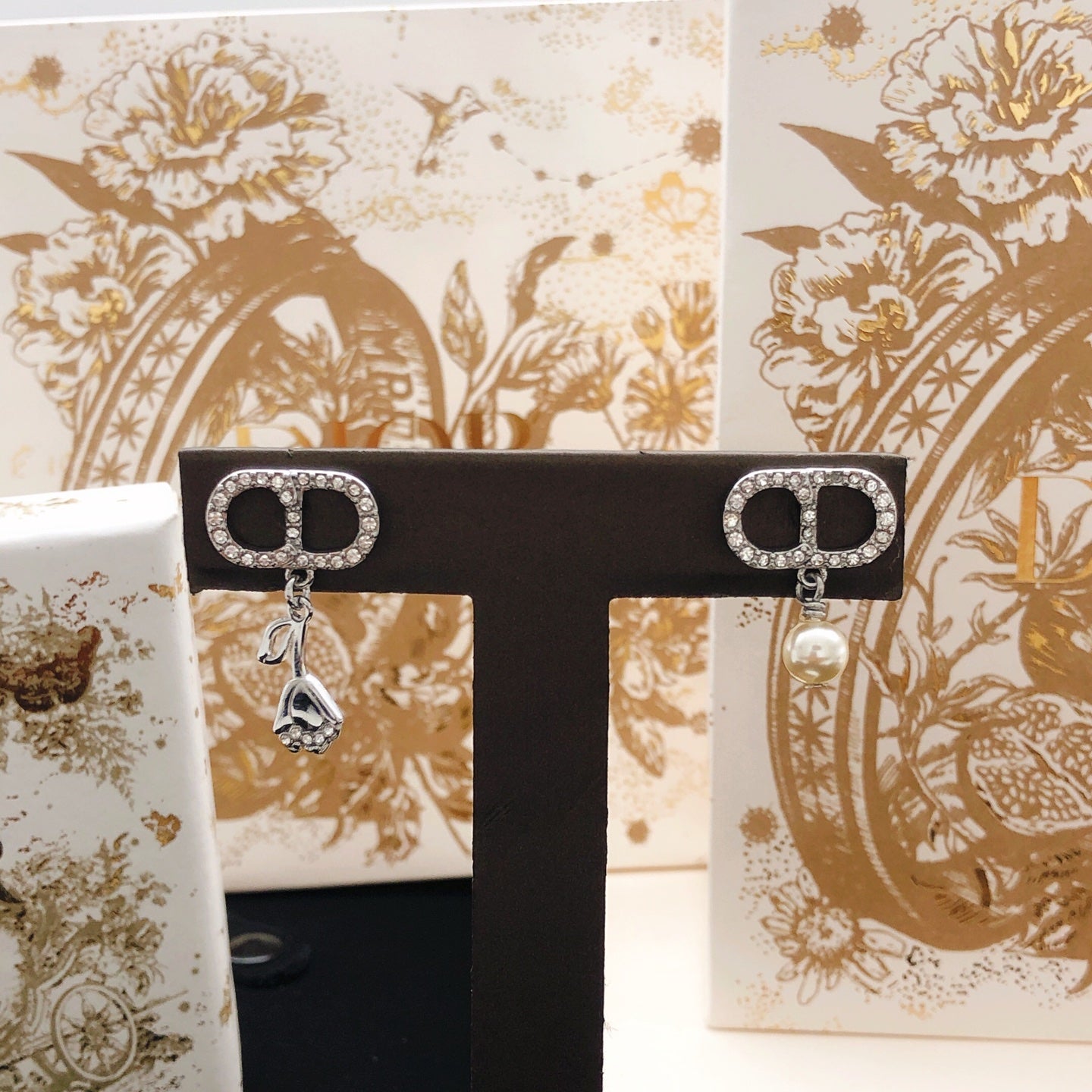 Pearl-Style Motif Stud Earrings in Polished Metal-Tone with Pearl-Style Detail – Design 011 main product view